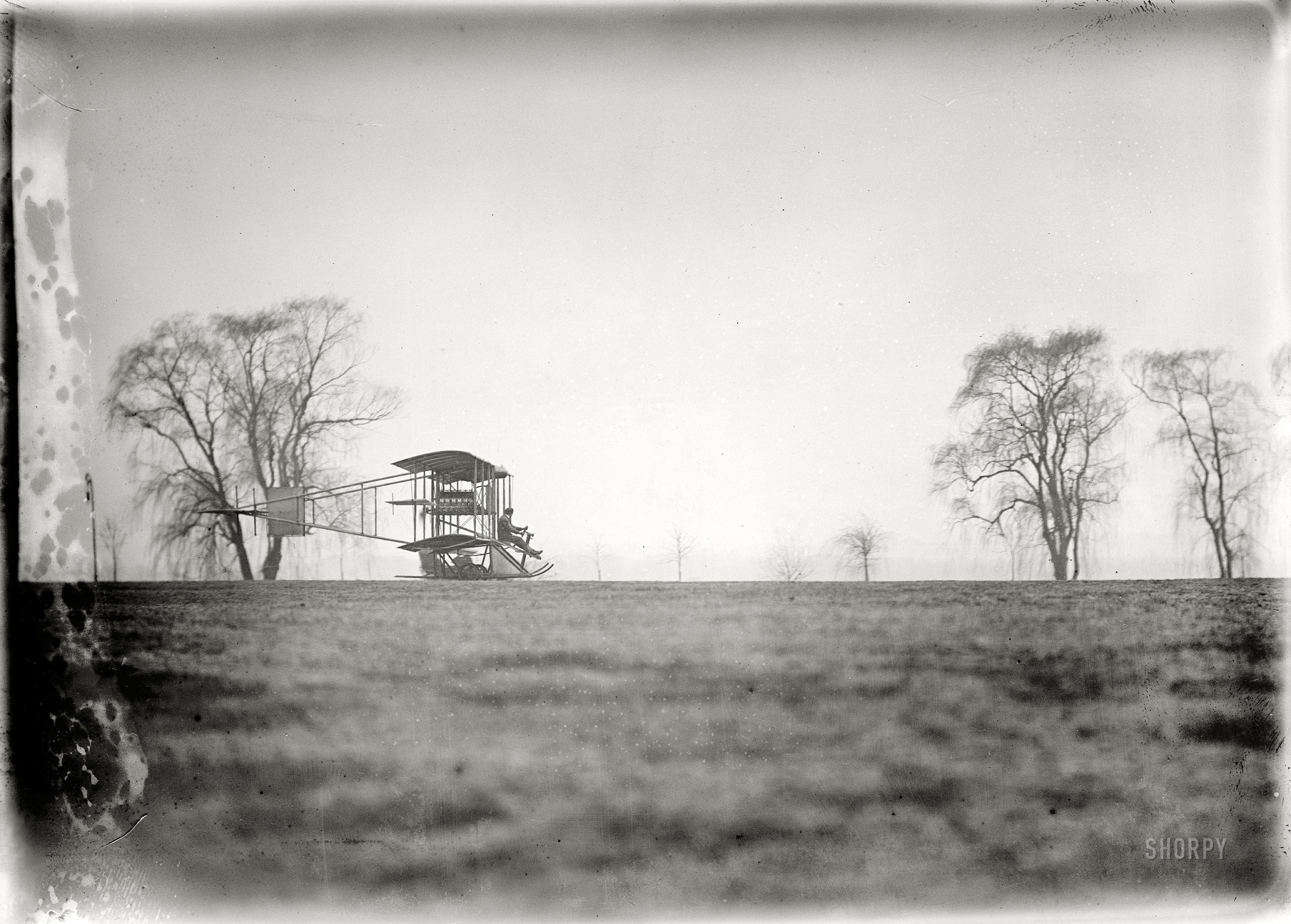 Washington, D.C., or vicinity circa 1911. "Flights and tests of Rex Smith plane flown by Antony Jannus." Aviation 100 years ago, and another look at the biplane seen here and here. Harris & Ewing Collection glass negative. View full size.