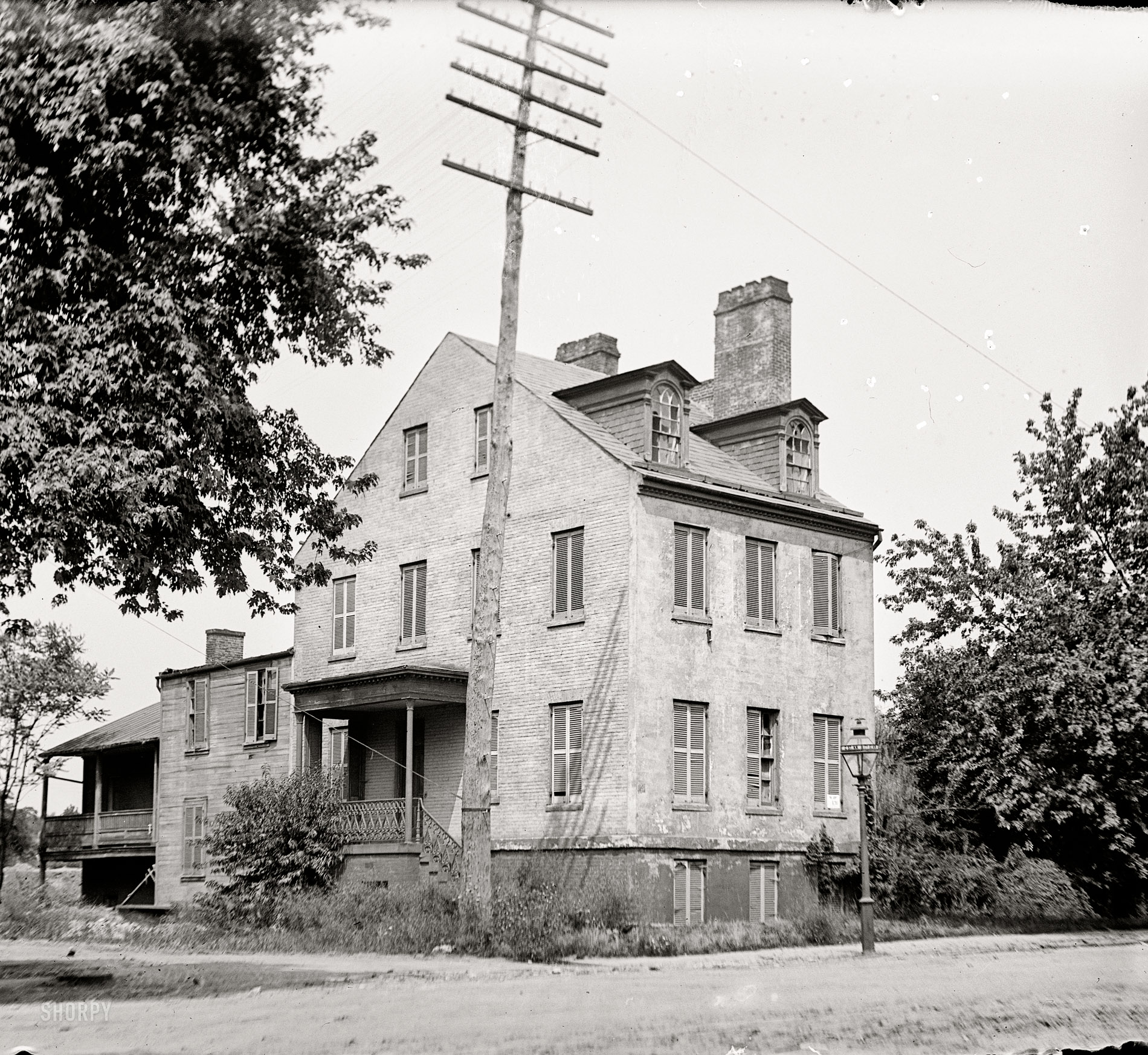 Washington, D.C., circa 1901. "Carberry [Carbery] Mansion." Built for Thomas Carbery in 1818 at 17th and C Streets N.W. National Photo Co. View full size.