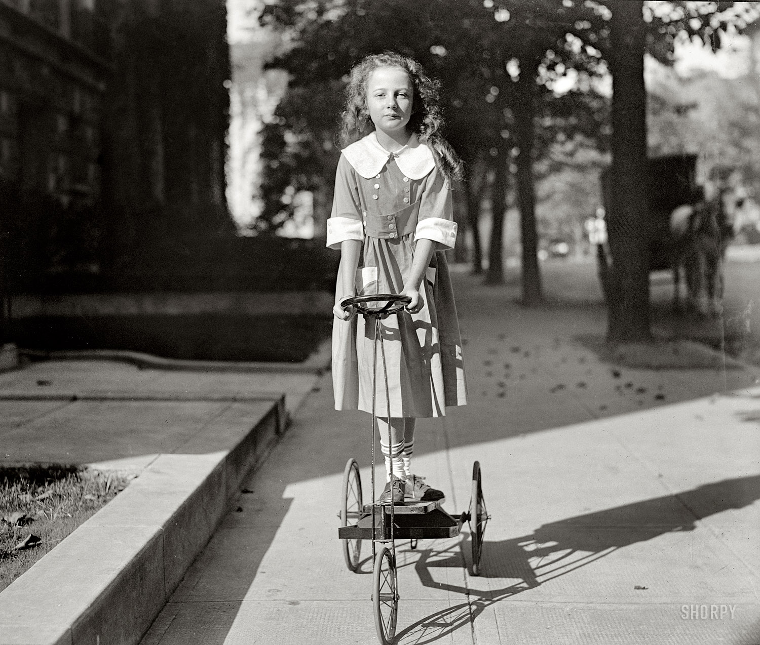 Washington, D.C., circa 1920. "Mary Dixon Palmer." Daughter of the attorney general. National Photo Company Collection glass negative. View full size.