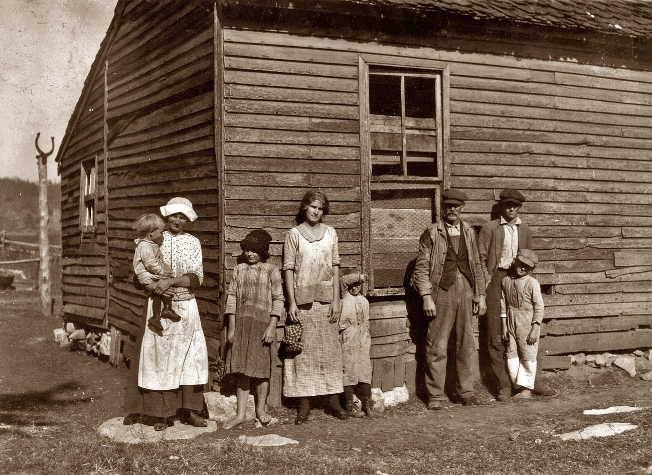 Nov. 10, 1916. Vicinity of Bowling Green, Kentucky. "Hazel family (very poorly educated). Children have not been to school this year although living within 1½ miles of school." View full size. Photograph and caption by Lewis Wickes Hine.
