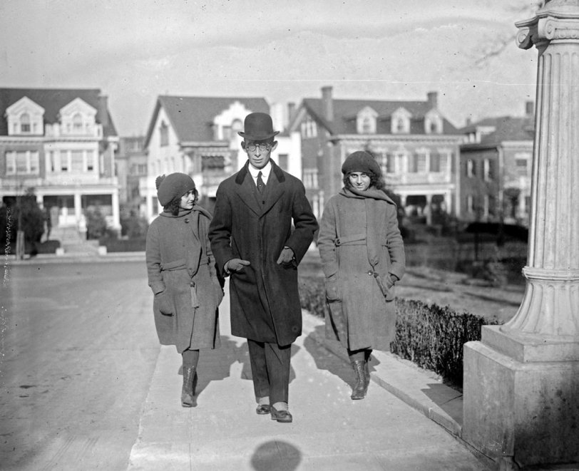Brazilian advisor Manuel Coelho Rodrigues with his children in Washington, D.C., 1920. From the National Photo Company. View full size.
