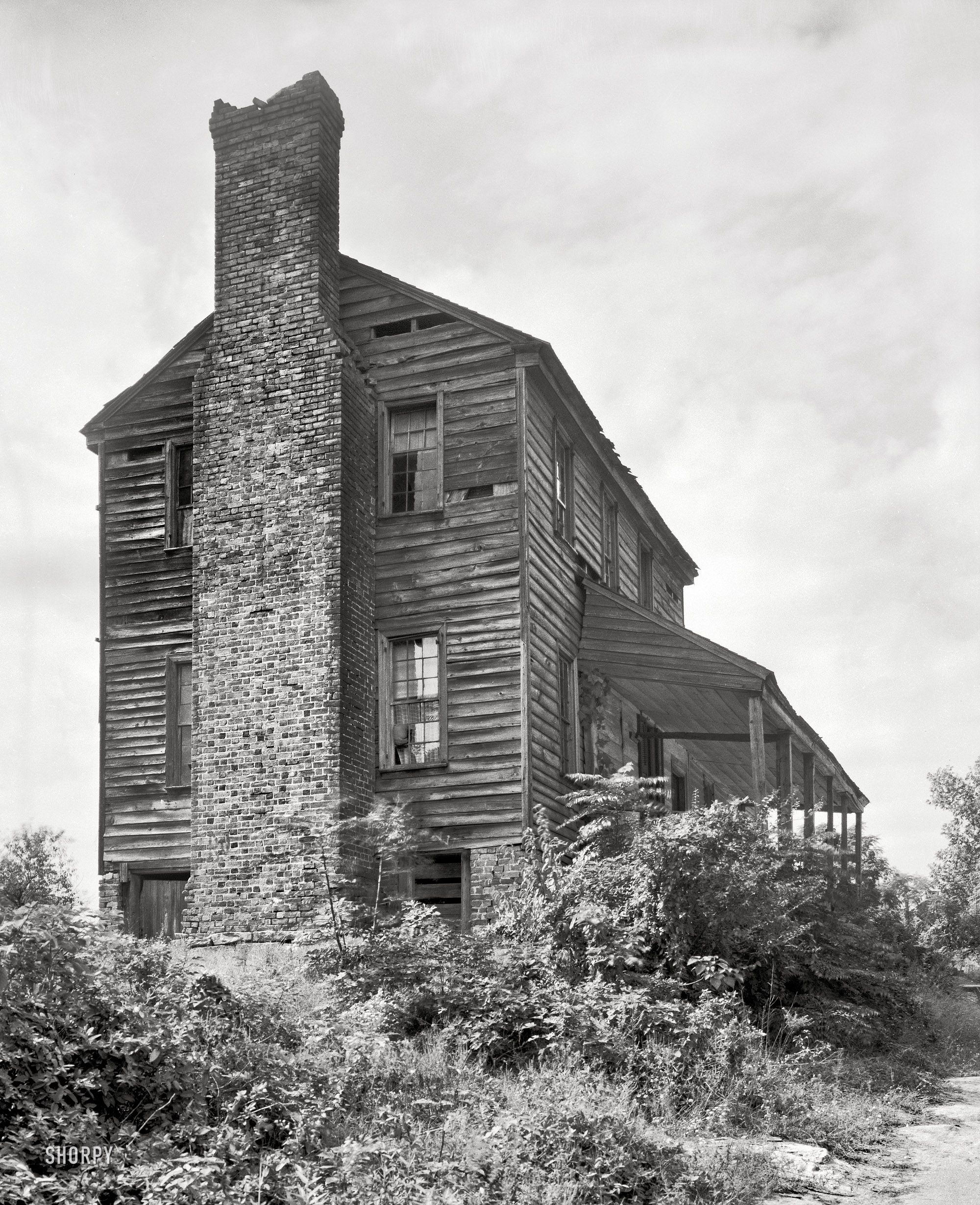 Oglethorpe County, Georgia. 1939 or 1944. "Great Chimney House, Lexington vicinity." 8x10 acetate negative by Frances Benjamin Johnston. View full size.