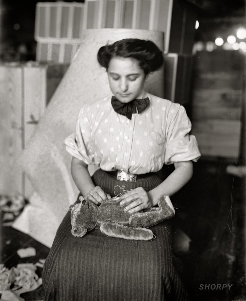 New York, 1908. "Stuffing a Teddy Bear." Our second photo illustrating this occupation. 8x10 glass negative, George Grantham Bain. View full size.

