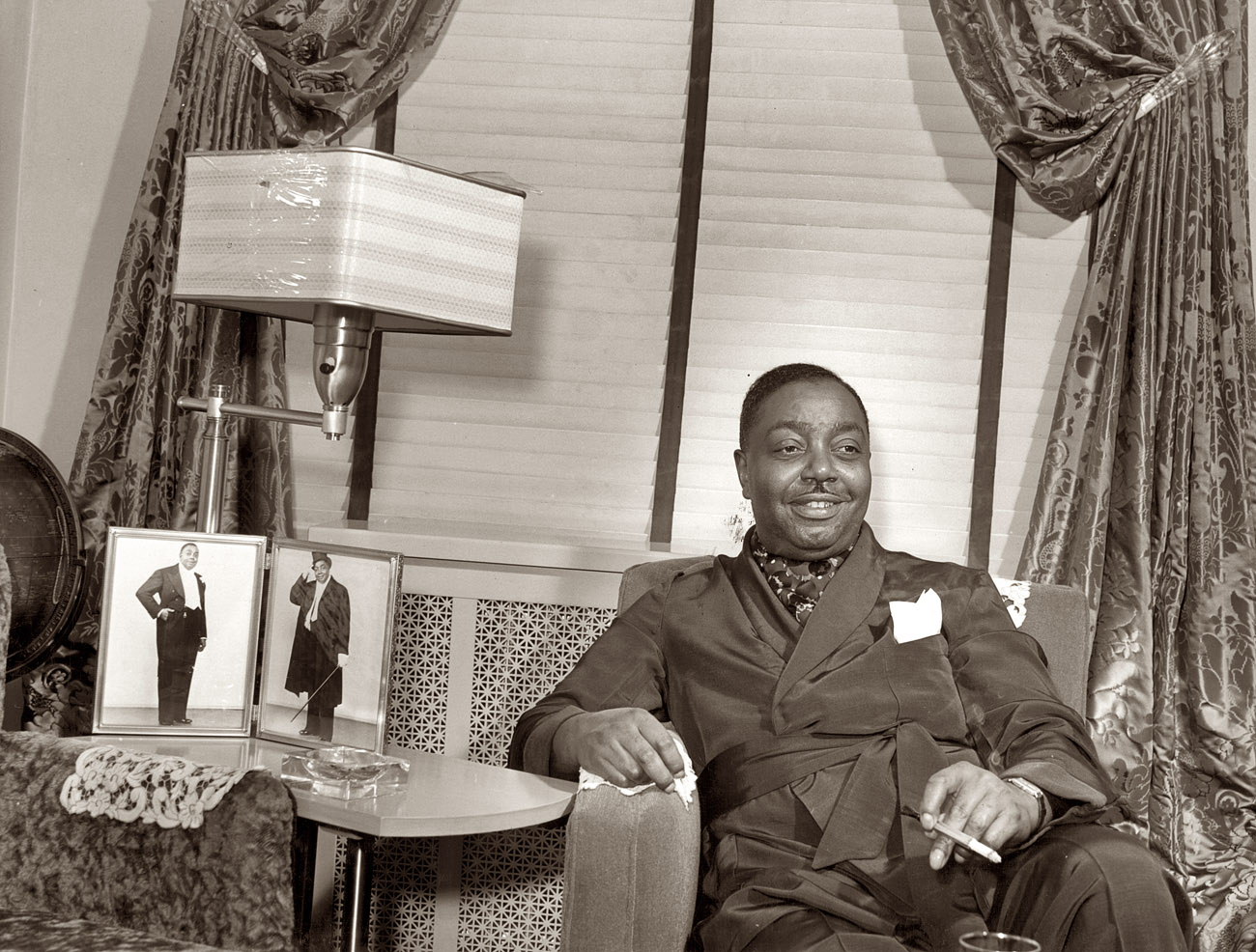 April 1941. "Prosperous Chicagoan spends evening at home."  View full size. Medium-format safety negative by Russell Lee. A few Shorpy readers have identified this as bluesman Big Joe Turner (it is not). The Internet has also identified him (erroneously) as the Rev. Clarence Cobbs.