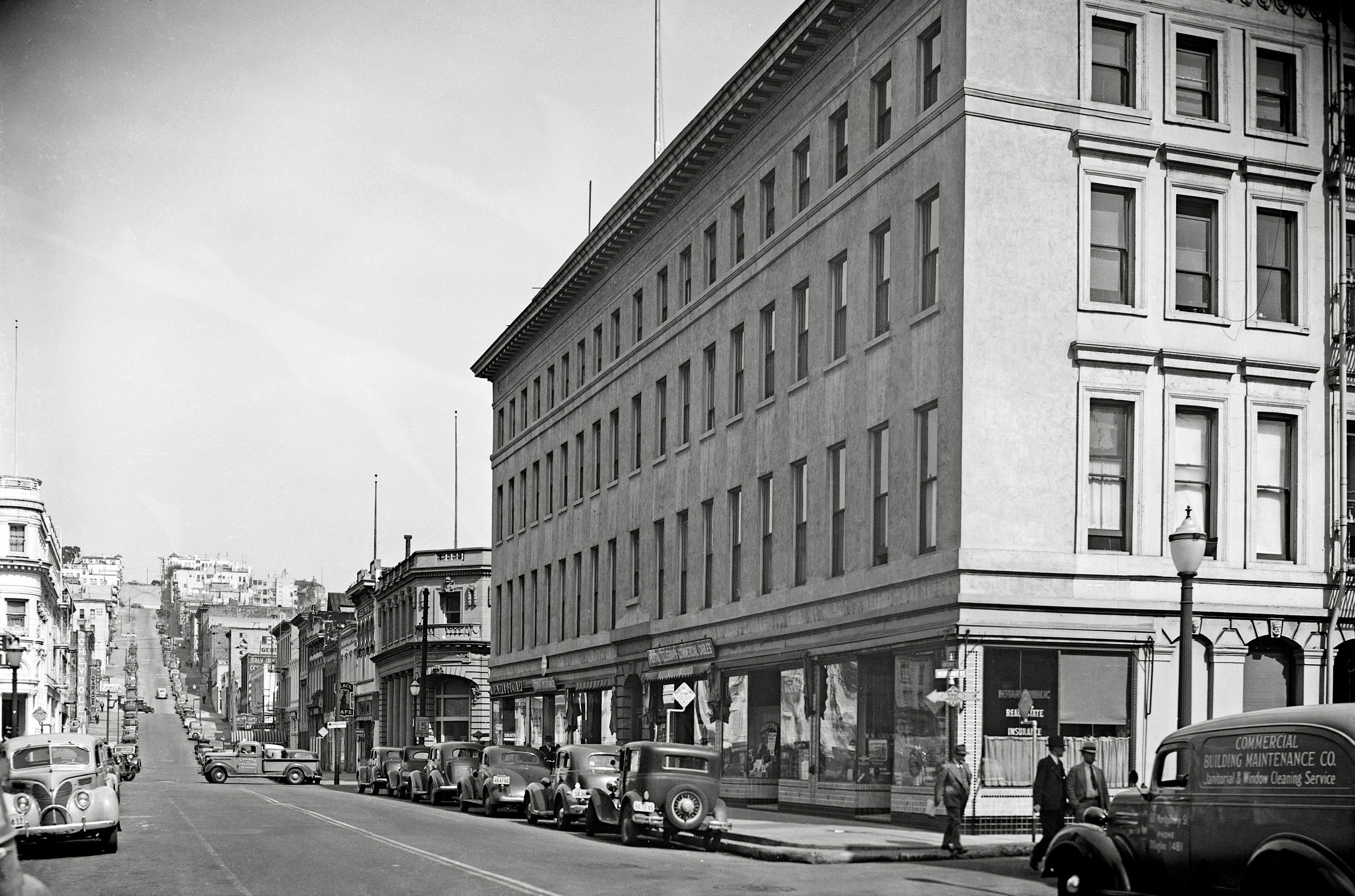 San Francisco March 1940. "Built as the largest and safest office building in San Francisco, the Montgomery Block became the headquarters of professional men from 1853 to 1890. It was the only major downtown San Francisco building to escape the earthquake and fire of 1906." Previously seen here, its site became a parking lot in 1959, and is now part of the footprint of the Transamerica Pyramid. Large format negative by A.J. Whitlock for the Historic American Buildings Survey. View full size.