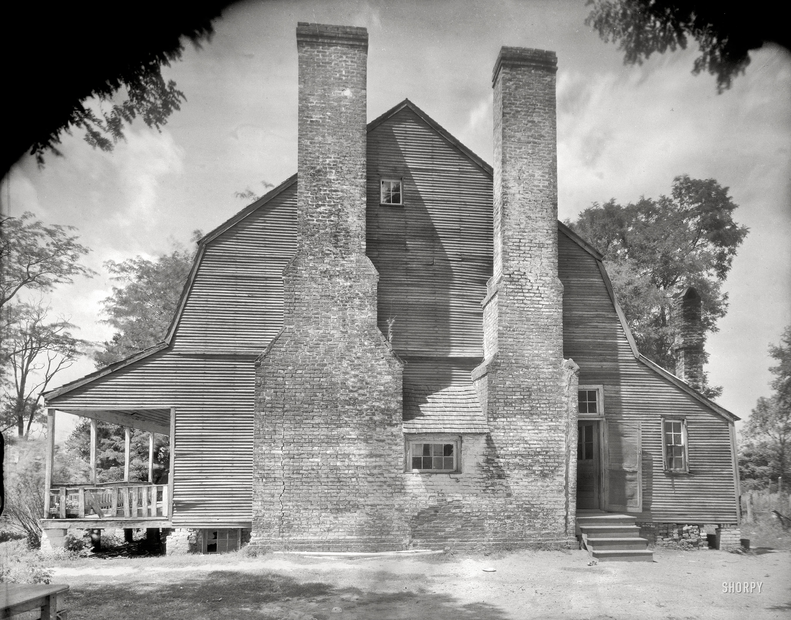 Charles County, Maryland, circa 1936. "Locust Hill, Port Tobacco vicinity." 8x10 inch acetate negative by Frances Benjamin Johnston. View full size.