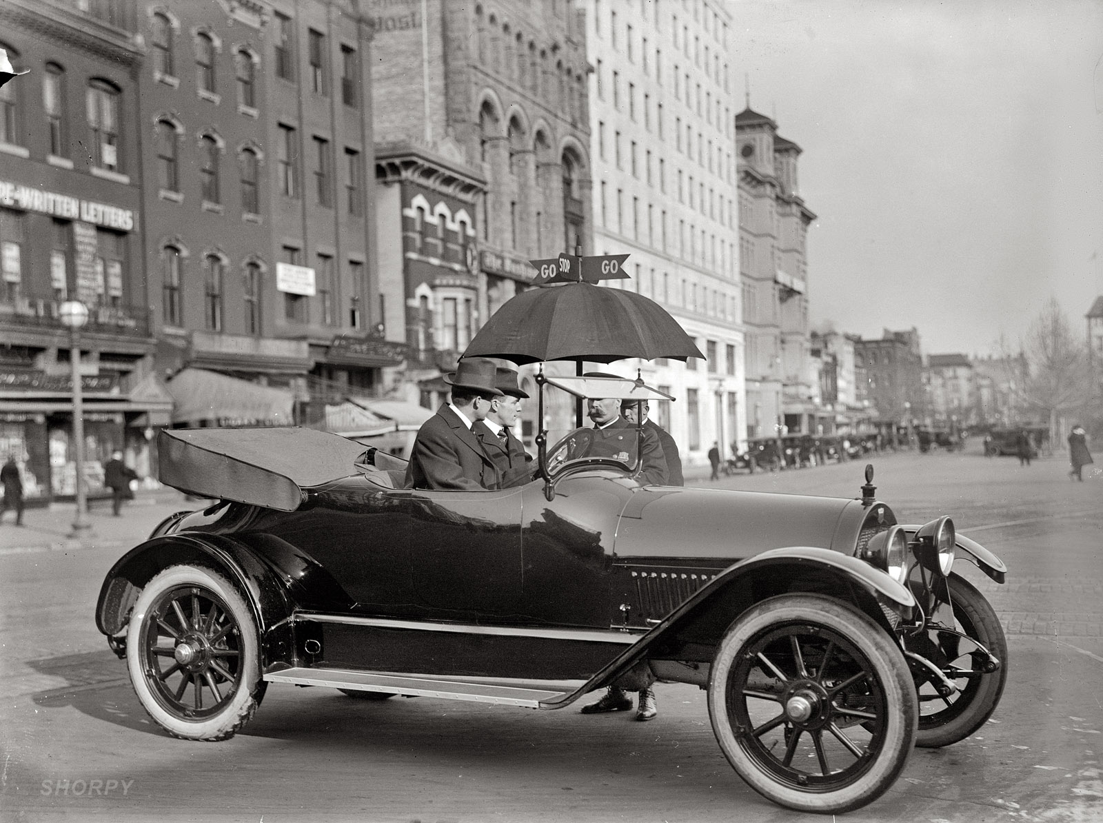 1917. "District of Columbia traffic. Stop and Go signs." A very new-looking Haynes roadster in Washington crossing Pennsylvania Avenue at 14th Street N.W. Harris & Ewing Collection glass negative. View full size.