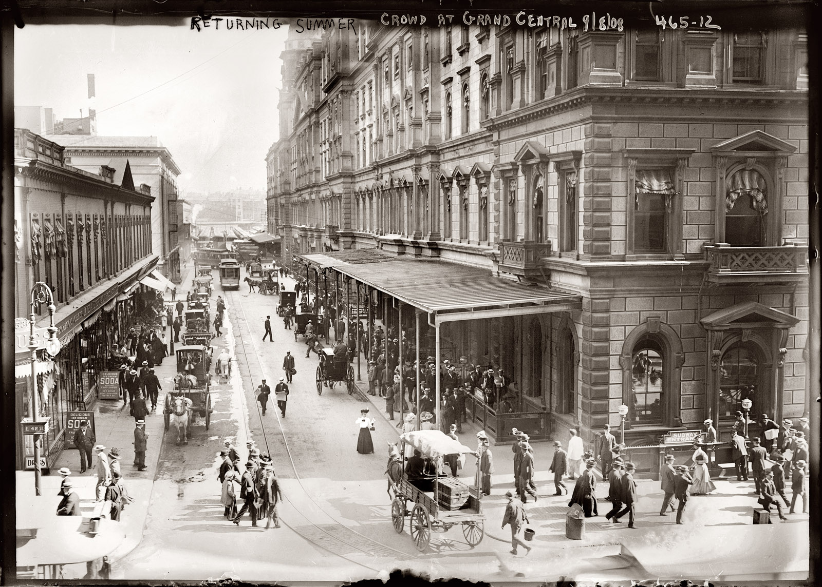 Crowd outside Grand Central Station, returning from summer vacations. Sept. 8, 1908. View full size. George Grantham Bain Collection.