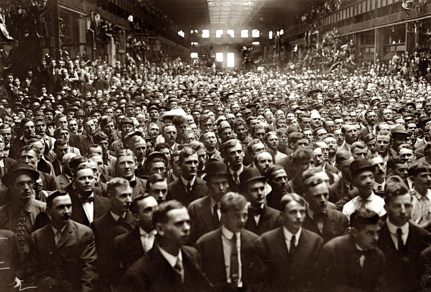September 24, 1908. West Allis, Wisconsin. "Taft crowd at Allis-Chalmers works." Audience for William Taft, speaking from the platform of his train at the Allis- Chalmers yards. View full size. 5x7 glass negative, G.G. Bain Collection.