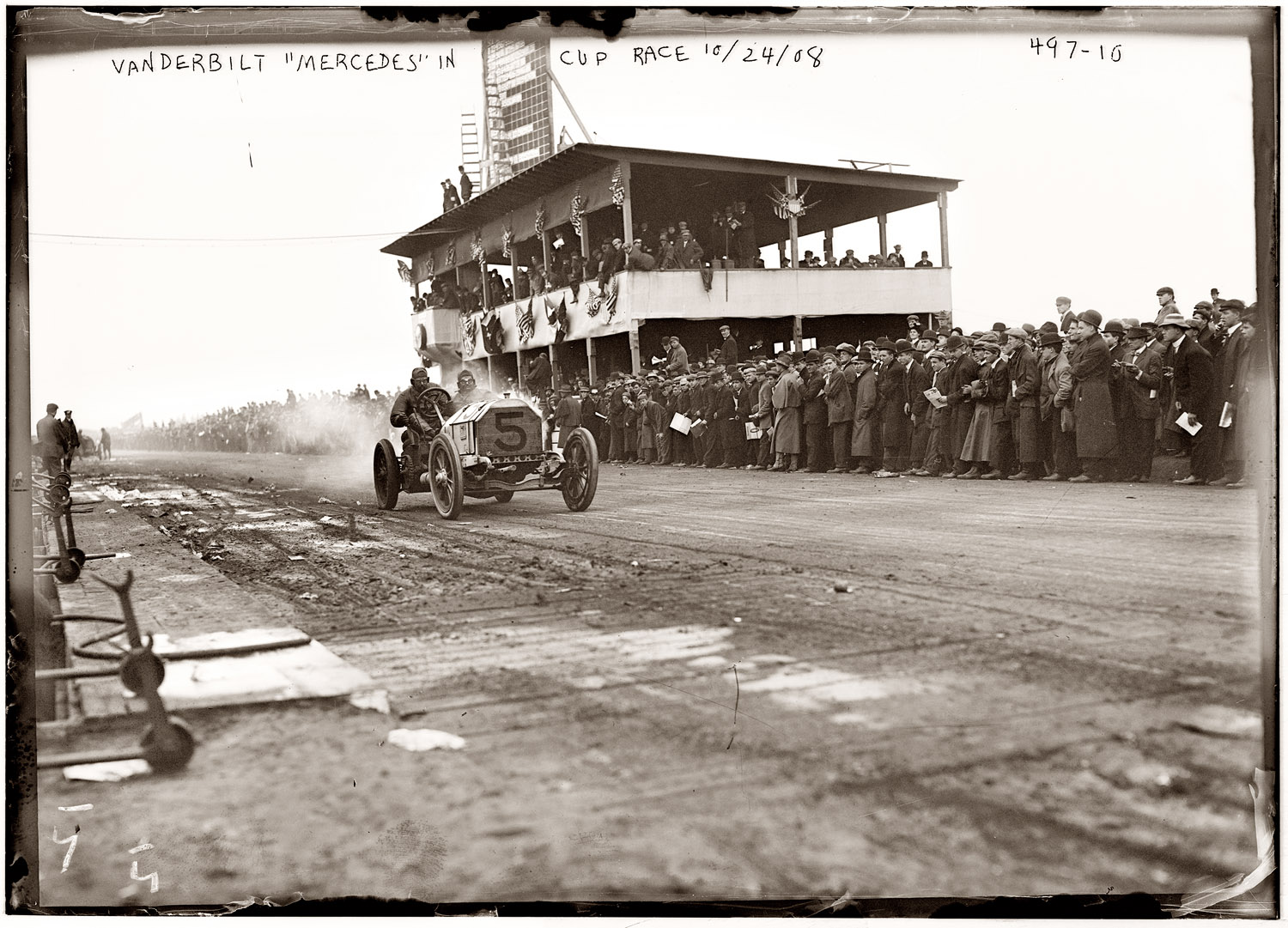W.K. Vanderbilt Jr.'s Mercedes at the Vandedrbiilt Cup auto race. October 24, 1908. View full size. George Grantham Bain Collection. Zoom in.