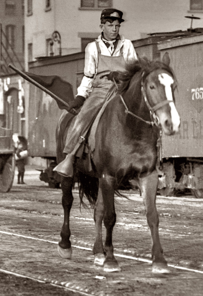 Closeup of the mounted flagman in the previous post. View full size.