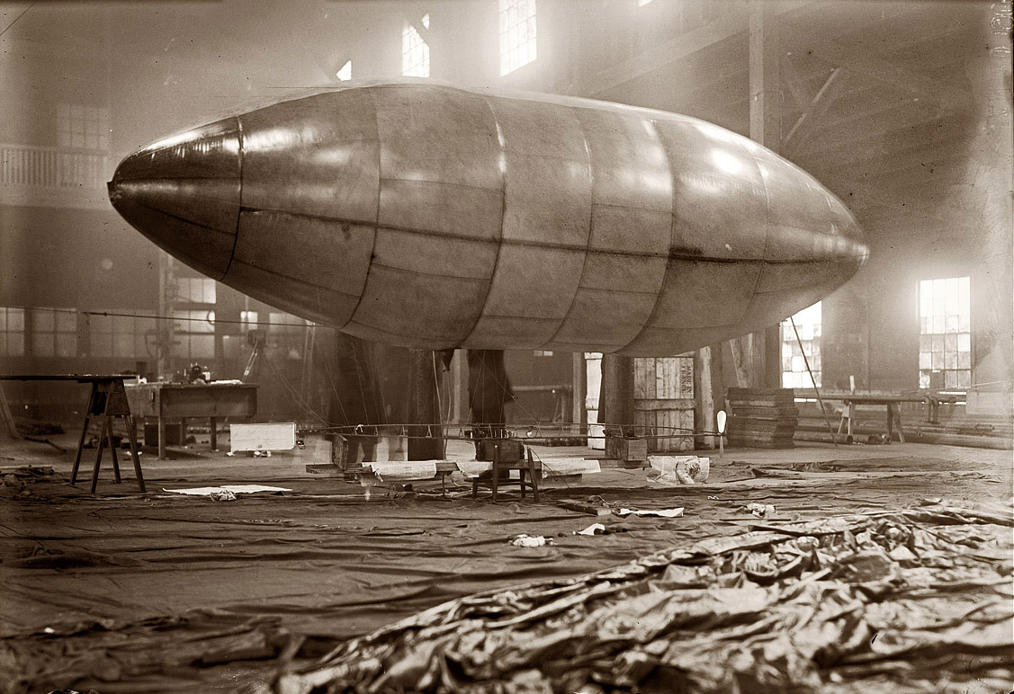 "Anthony's Wireless Airship." A small powered blimp used in 1912 to demonstrate remote control of aircraft by wireless telegraphy. ("Professor Anthony has exhibited a method of airship control of his own by wireless. He and Leo Stephens recently gave an exhibition of starting, controlling, turning and stopping an airship by wireless which was quite a long distance from the station which controlled its action.") View full size. 5x7 glass negative, George Grantham Bain Collection.