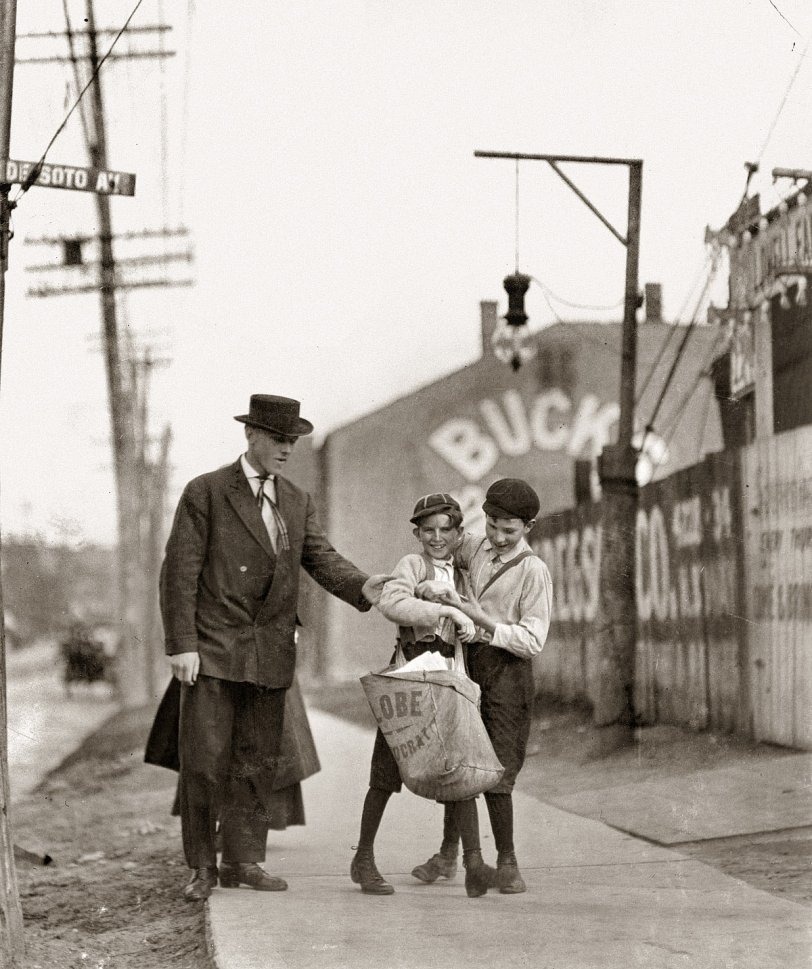 St. Louis, May 1910. N. Broadway and De Soto. "Boy with the bag, nicknamed Turk, said he was going to Texas soon. The investigator found him recently with $1.75 he had just won at craps." Photo by Lewis Wickes Hine. View full size.
