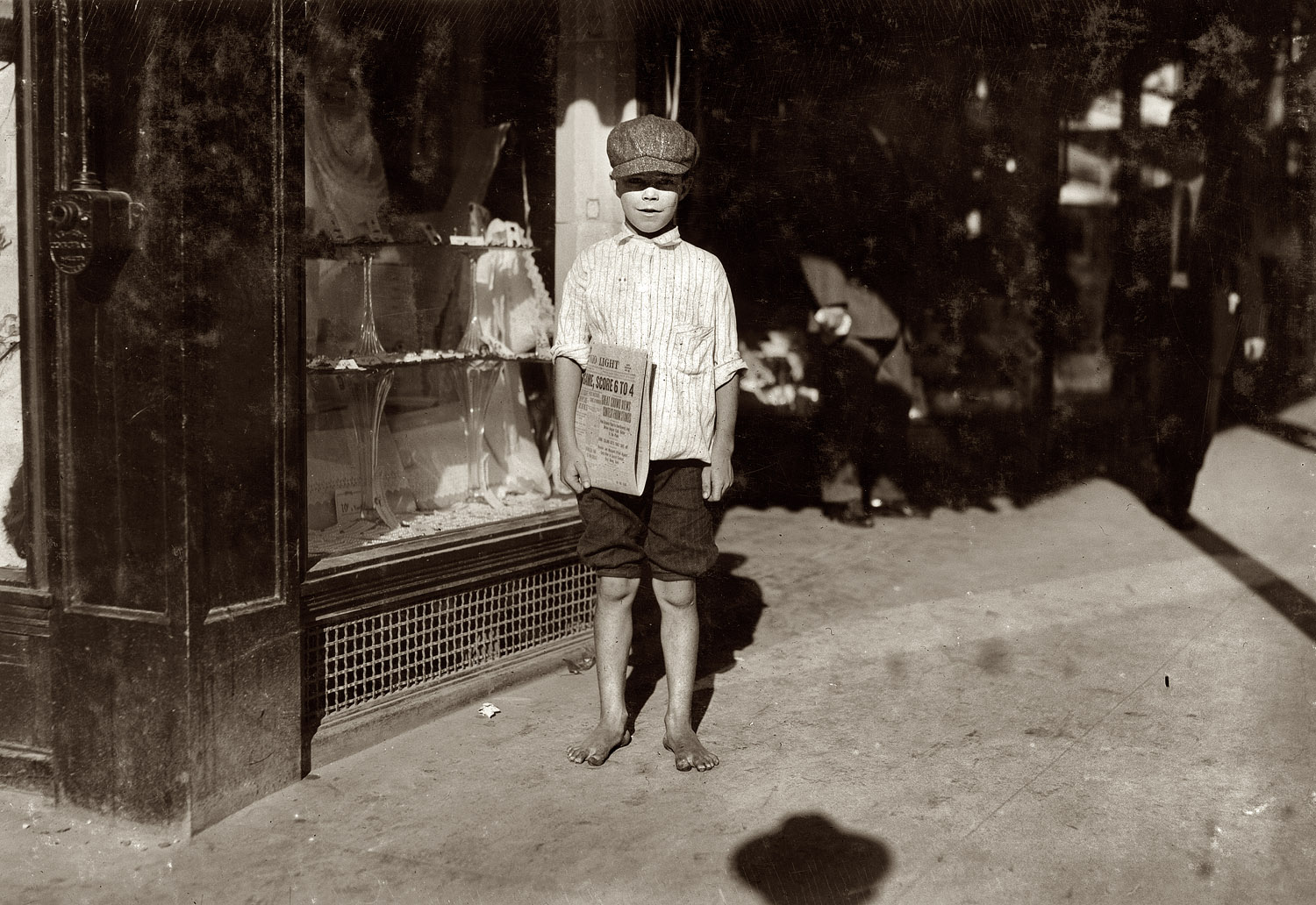 October 1913. San Antonio, Texas. "Lionel Perry, 9-year-old newsboy. Starts out at 5 a.m. usually, 4 a.m. on Sundays. Sells after school." View full size. Photo and caption by Lewis Wickes Hine for the National Child Labor Committee.