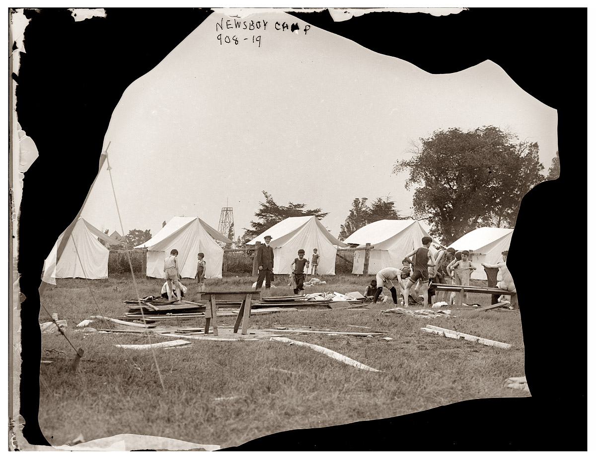 Newsboy Camp circa 1910. Location not specified. View full size. 5x7 glass negative, George Grantham Bain Collection.