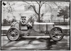 American roadster at the Vanderbilt Cup, 1909. View full size. George Grantham Bain Collection.