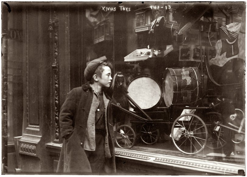 "Boy looking at Xmas toys in shop window" in New York circa 1910. 5x7 glass negative, George Grantham Bain Collection. View full size.
