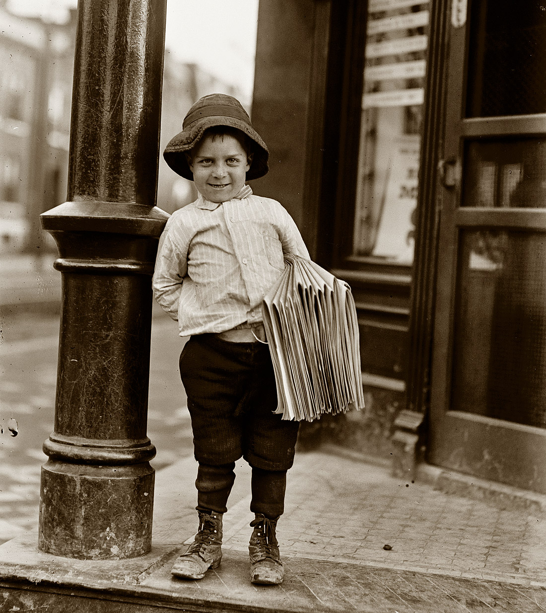 May 9, 1910. St. Louis, Mo. "Newsboy. Little Fattie. Less than 40 inches high, 6 years old. Been at it one year." View full size. Photo by Lewis Wickes Hine.