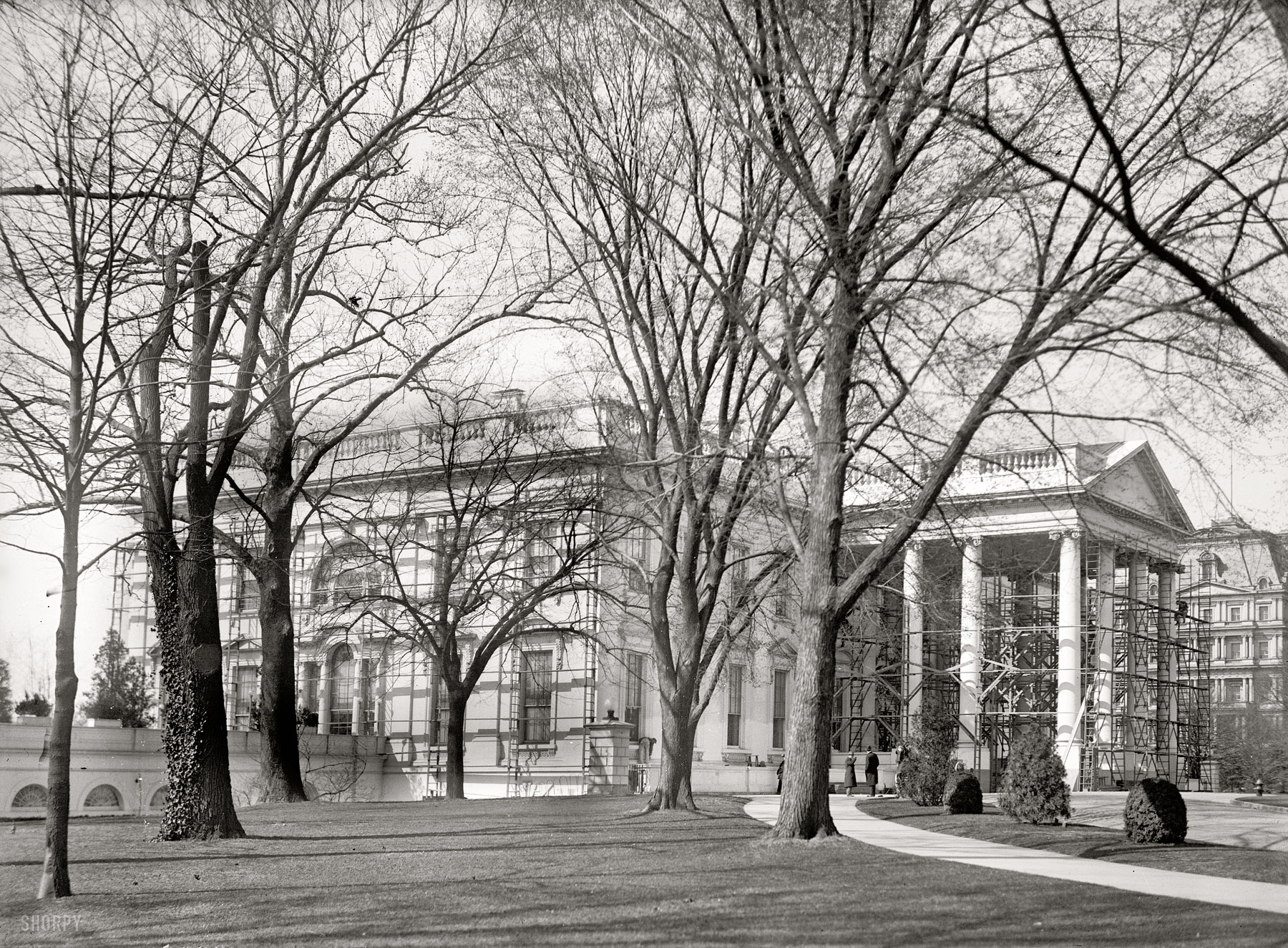 March 1915. "White House, scaffolding on North Portico and east side." As part of a "Clean-Up, Paint-Up" campaign sponsored by the Master House Painters and Decorators Association, the White House and Mount Vernon each got a fresh coat of paint. Harris & Ewing Collection glass negative. View full size.