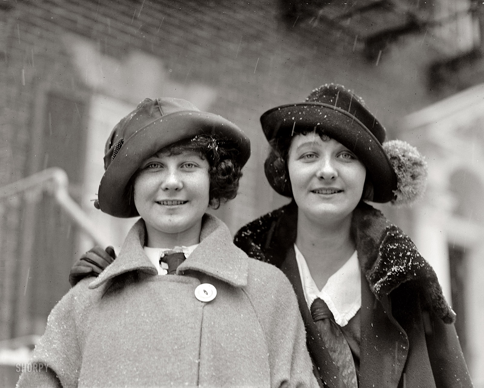 February 15, 1922. Washington, D.C. "Laura and Inga Bryn." The daughter and wife of Norway's ambassador. National Photo glass negative. View full size.