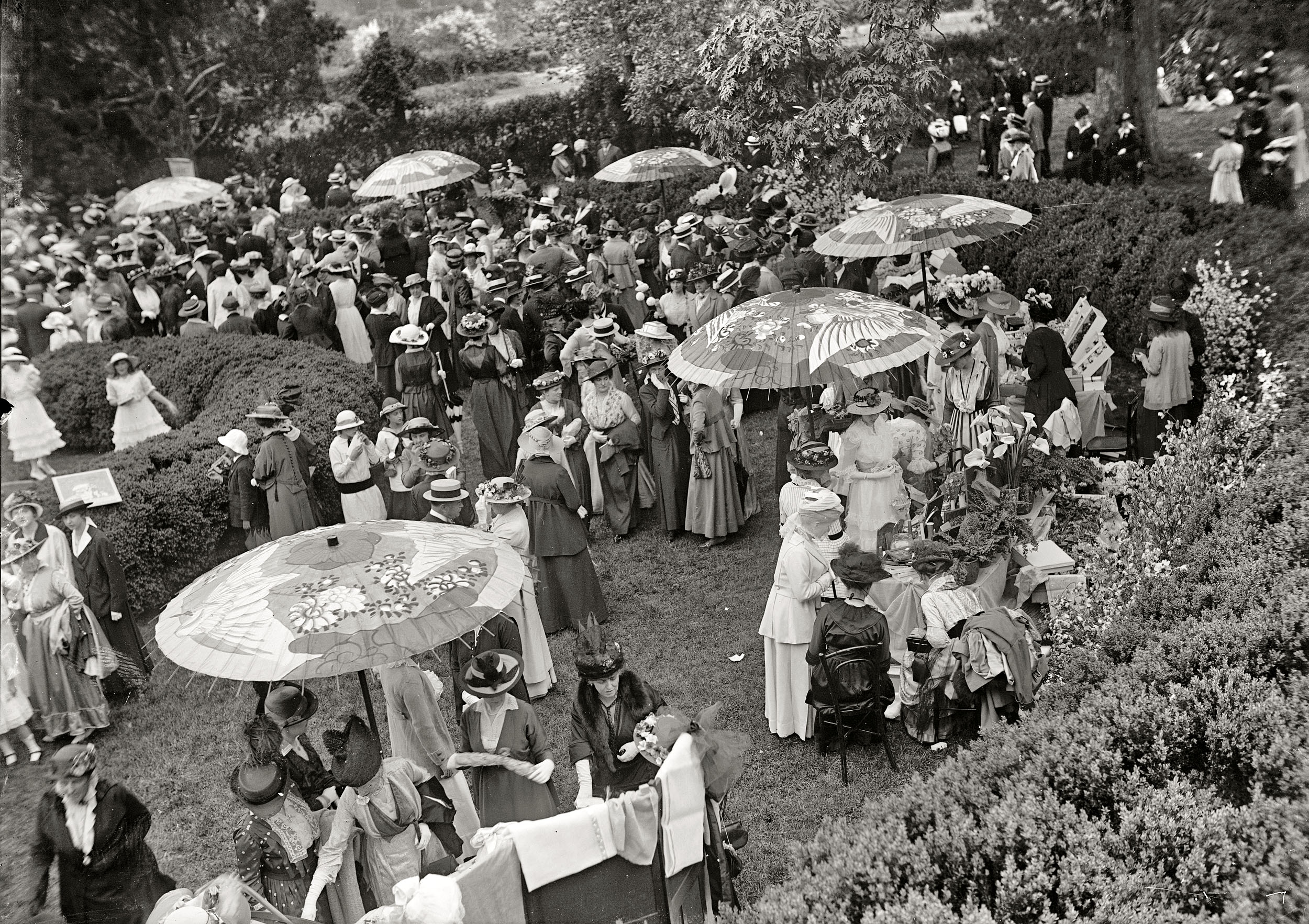 May 1, 1915. "Friendship charity fete, general view." A May Day benefit for the Washington Diet Kitchen Association at Friendship. The McLean family estate was decked out in springtime's palette, a veritable a riot of grays. View full size.