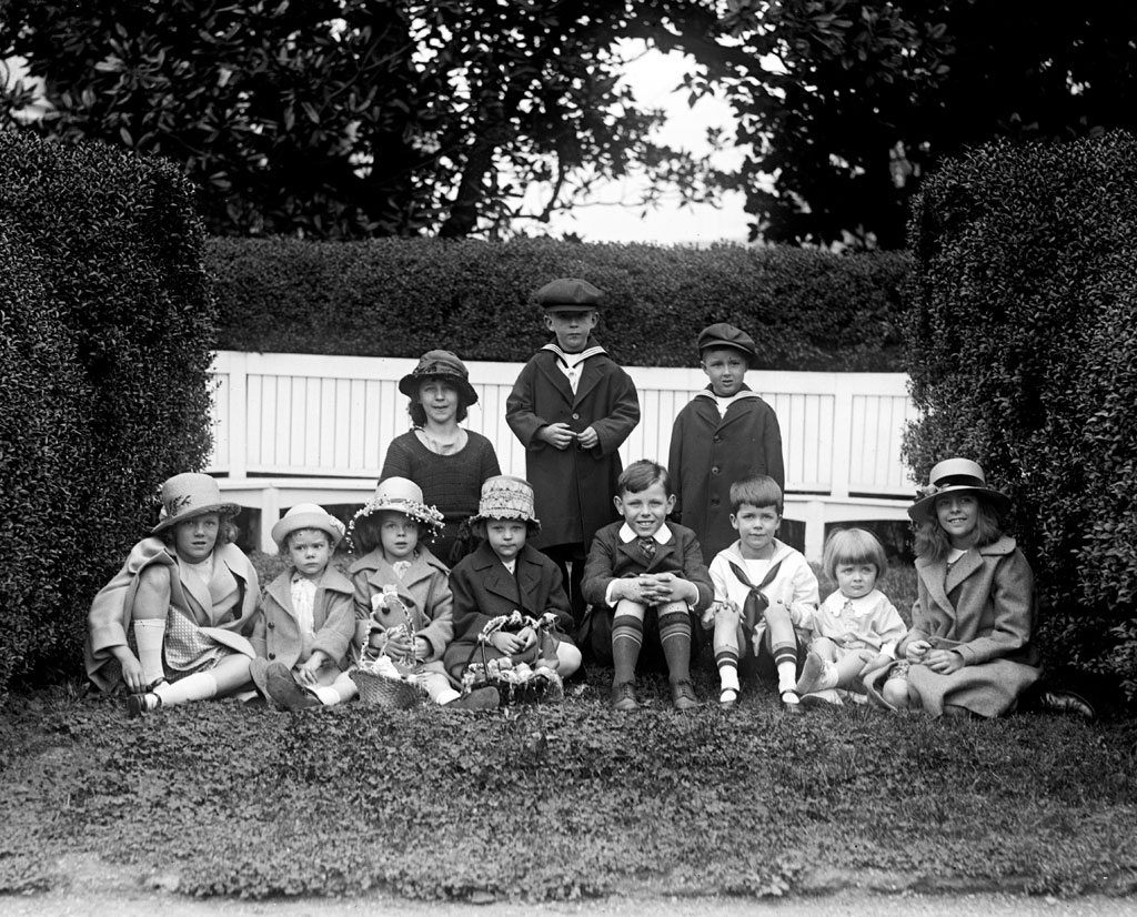 The children of U.S. cabinet members at Easter, April 1922. Photo from the National Photo Company collection. View full size.
