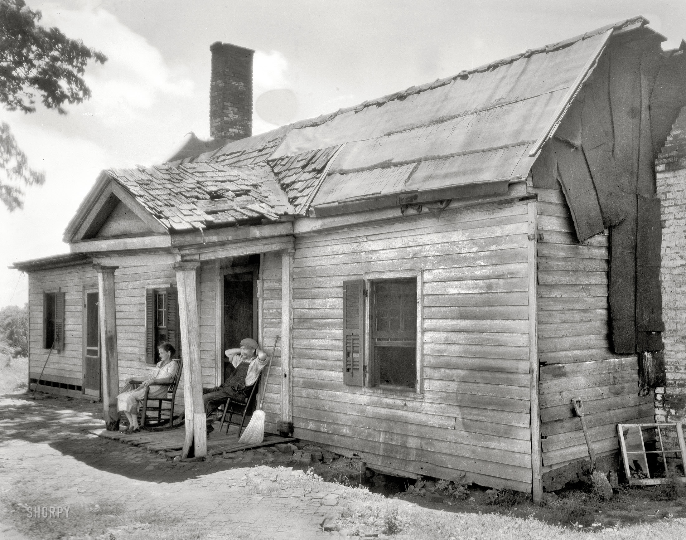 Circa 1928. "Knight House, Fredericksburg, Virginia. Taken on commission of Mrs. Devore of Chatham." Photo by Frances Benjamin Johnston. View full size.