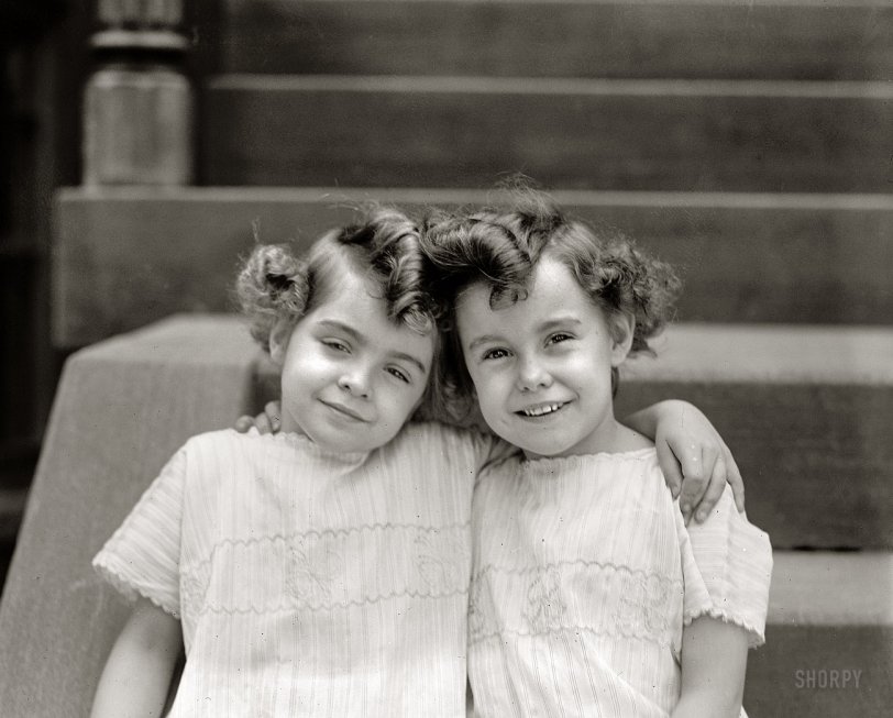 May 20, 1922. Washington, D.C. "Veronica &amp; Miriam de Gracie," daughters of Mr. and Mrs. S. Lonsade de Gracie. National Photo Co. glass negative. View full size.
