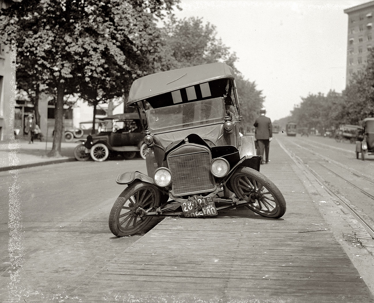 Washington, D.C., 1922. "Auto accident." View full size. National Photo Co.