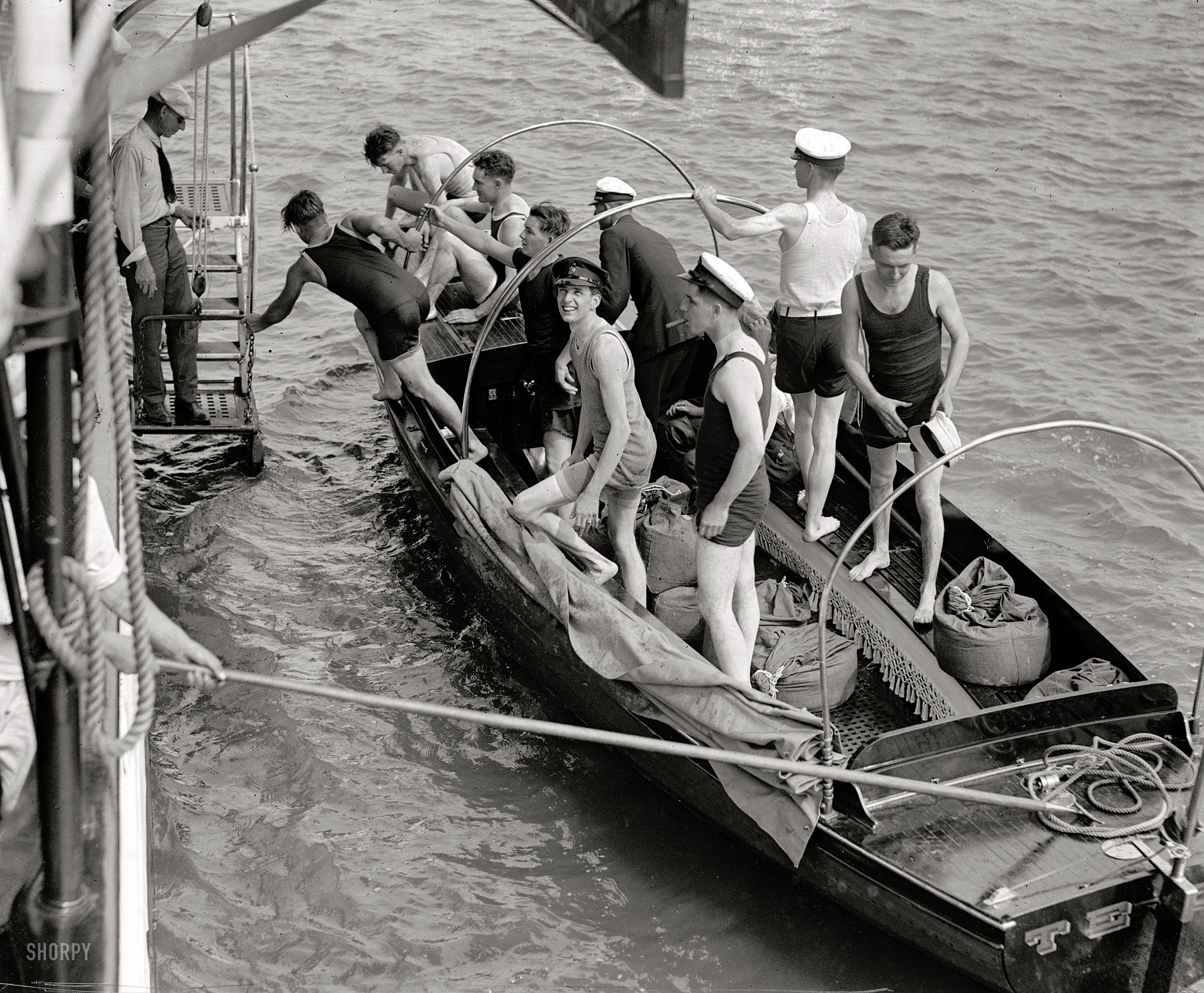 "White House photographers, August 6, 1922." Possibly a recreational outing on the Potomac. National Photo Company Collection glass negative. View full size.