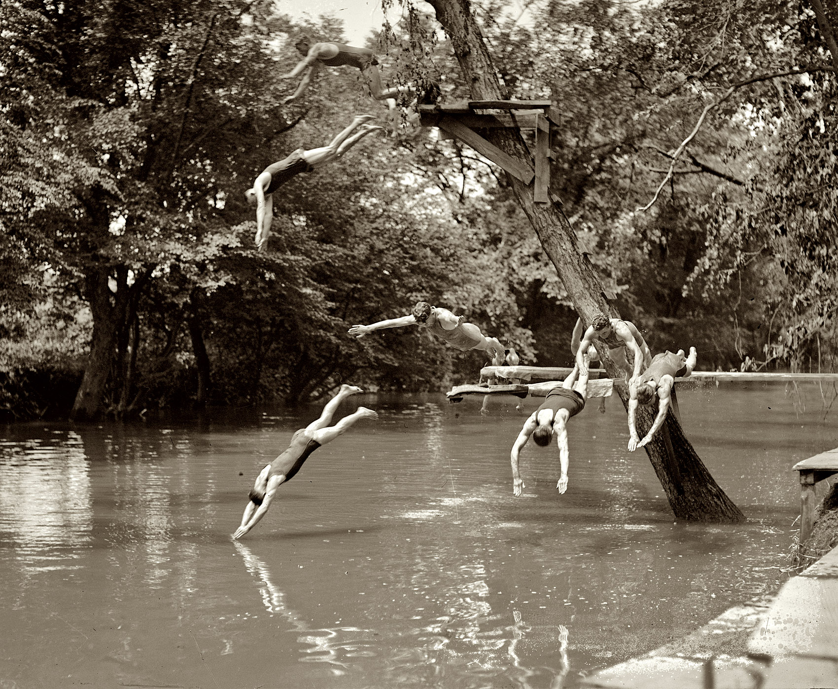 August 21, 1922. "Citizens' Military Training Camp, Camp Meade" (Fort Meade, Md.). National Photo Co. View full size. Nowhere on the Internet will you find a picture of more guys simultaneously jumping off a tree than the 10 shown here.