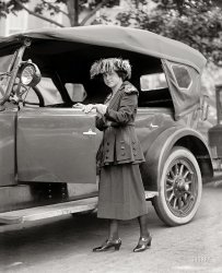 Dressed to Drive: 1922