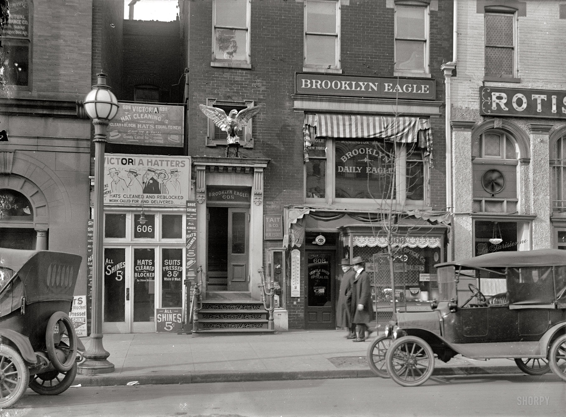 1916. "Brooklyn Daily Eagle." The newspaper's Washington bureau at 608 14th Street N.W. Harris & Ewing Collection glass negative. View full size.