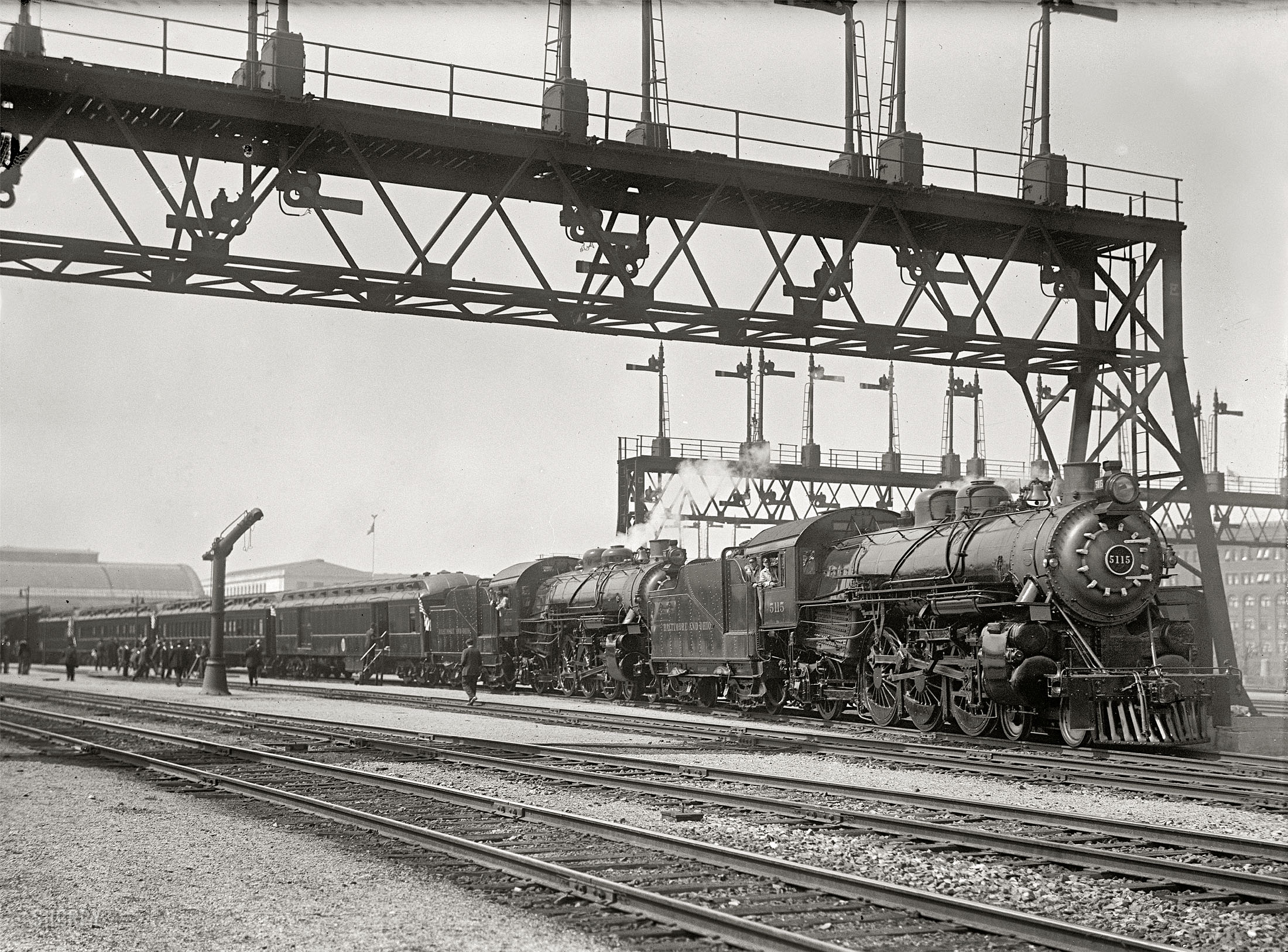 1917. "Baltimore and Ohio Railway. Safety first train." The train, according to newspaper accounts, carried exhibits "informing the public of the careful and effective means that are being taken by the government in the interest of good health, safety and preparedness." Shown here at Union Station in Washington. Harris & Ewing Collection glass negative. View full size.