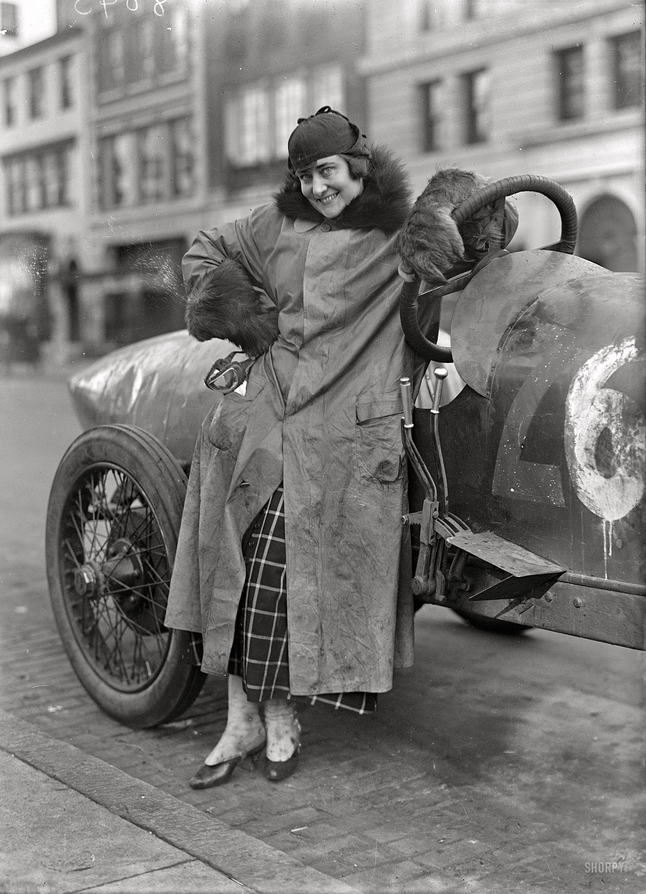 Washington circa 1915. "Women auto racers. Miss Elinor Blevins." Our second visit with the racy actress. For details on the car see the comments under the earlier post. Harris & Ewing Collection glass negative. View full size.