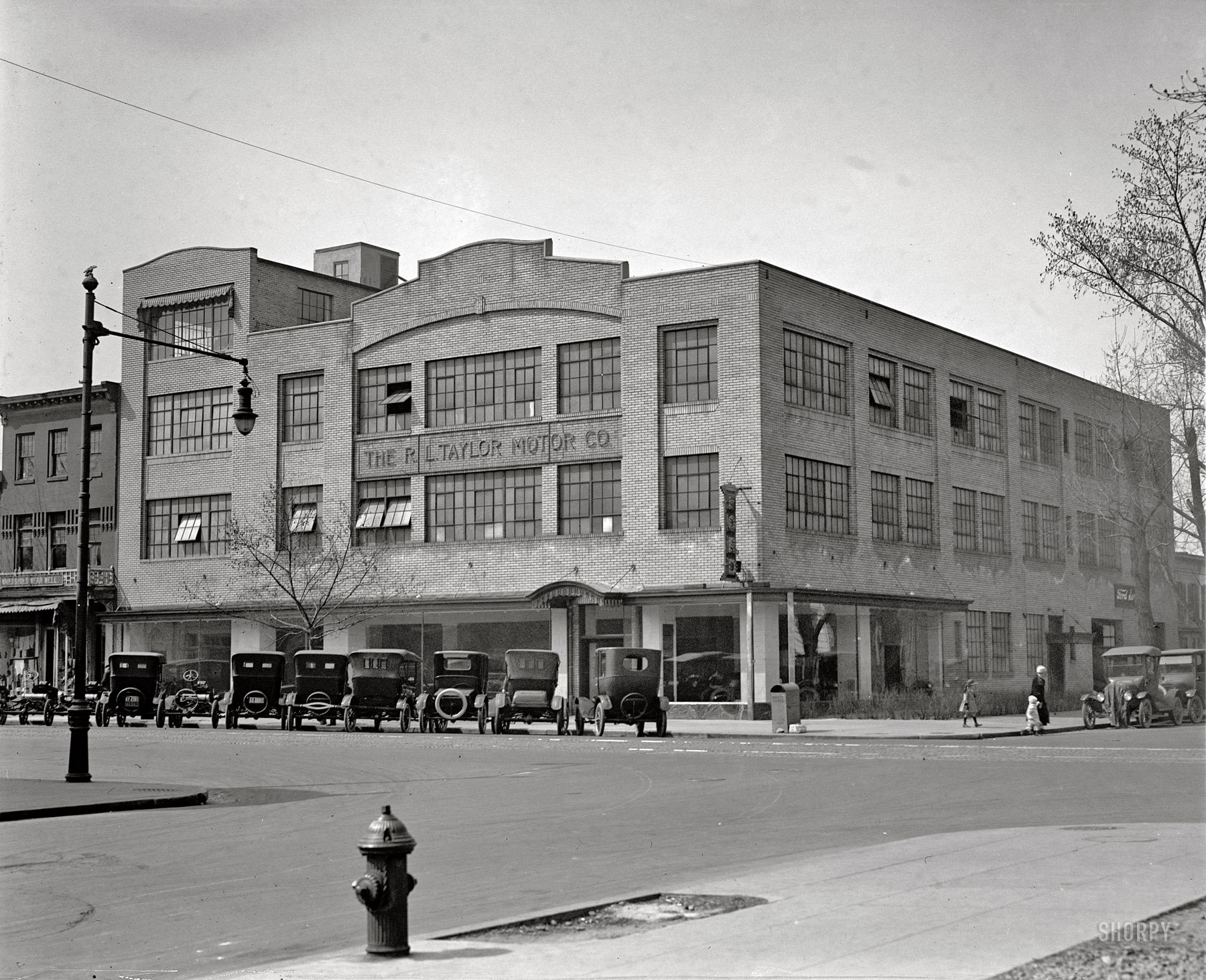 1923. "Taylor Motor Co. exterior," a Ford dealership in Washington, D.C. 5x4 glass negative, National Photo Company Collection. View full size.