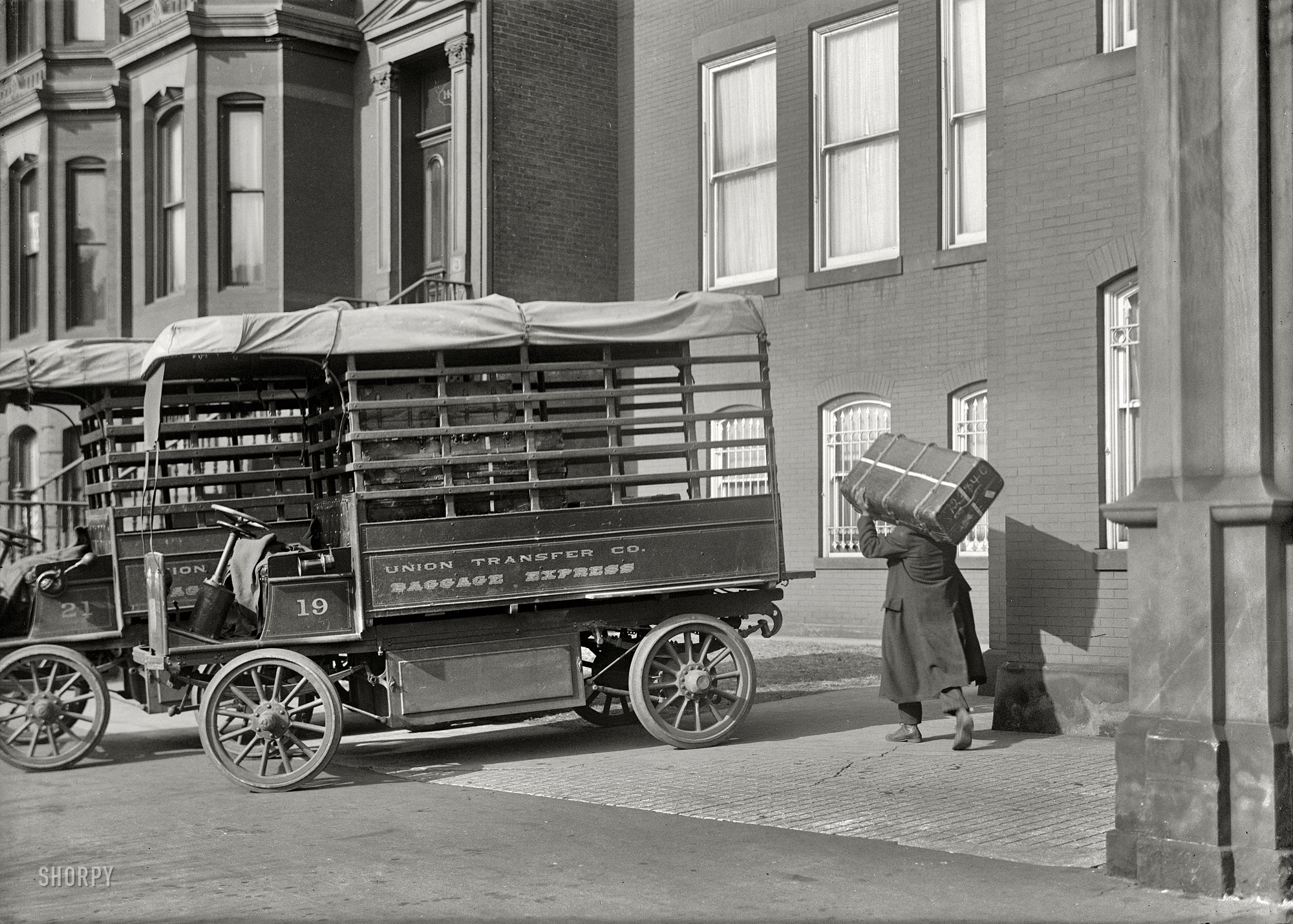 February 1917. "Union Transfer Company truck, German Embassy." The scene at the embassy in Washington after Woodrow Wilson ended diplomatic relations with Germany, two months before the United States made its declaration of war. Harris & Ewing Collection glass negative. View full size.