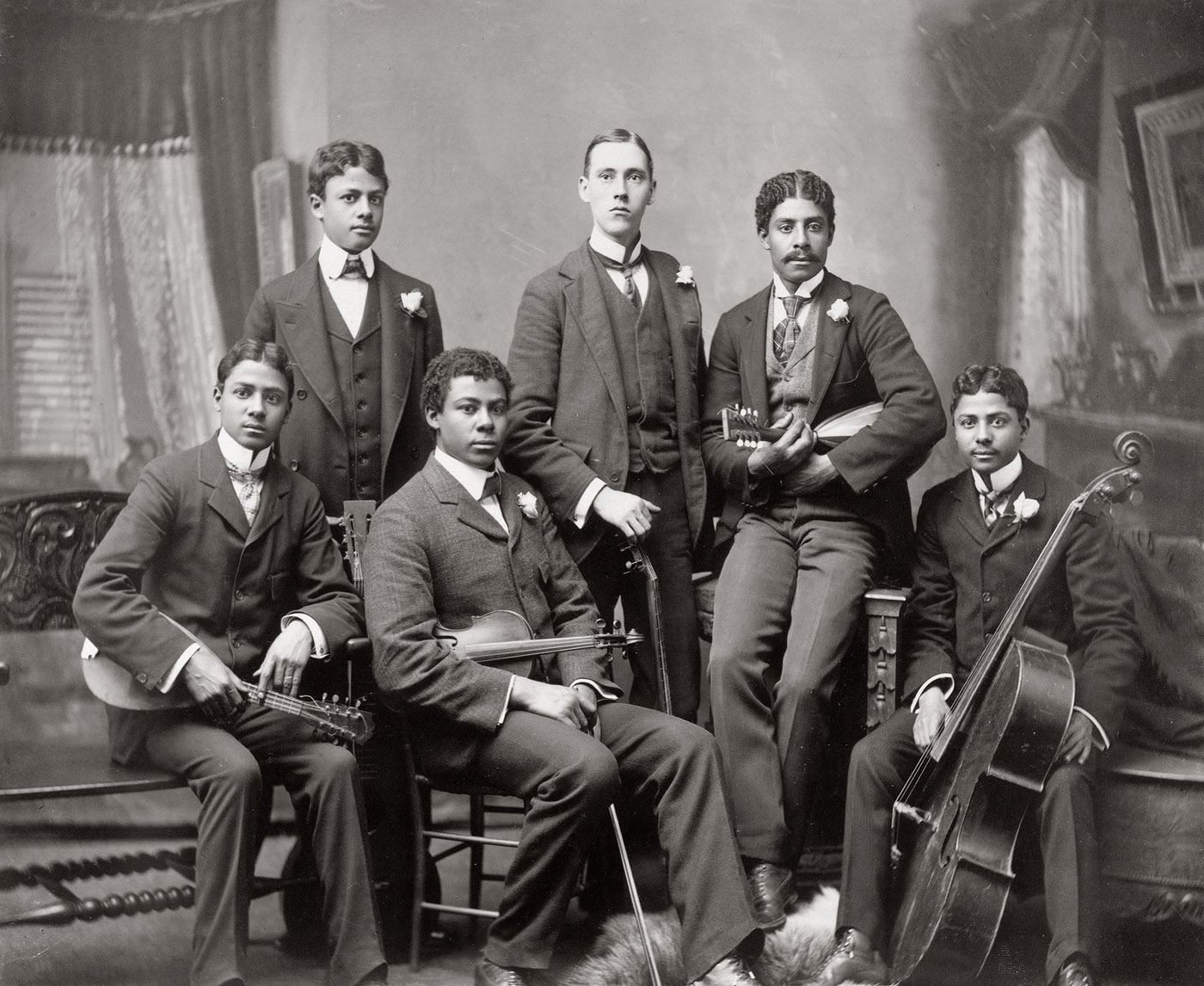 "Summit Avenue Ensemble." Photographer Thomas Askew's twin sons Clarence and Norman, son Arthur, neighbor Jake Sansome, and sons Robert and Walter at the Askew home in Atlanta. 1899 or 1900. View full size. The Askew residence, at 114 Summit Avenue, burned in the Great Fire of 1917.