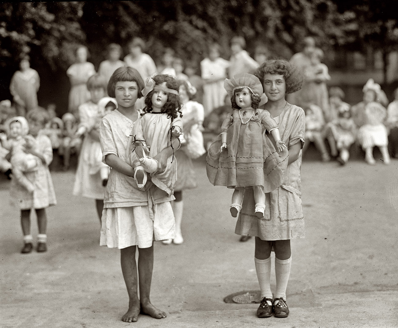 Washington, D.C., 1923. "Girls with dolls." View full size. National Photo Co.