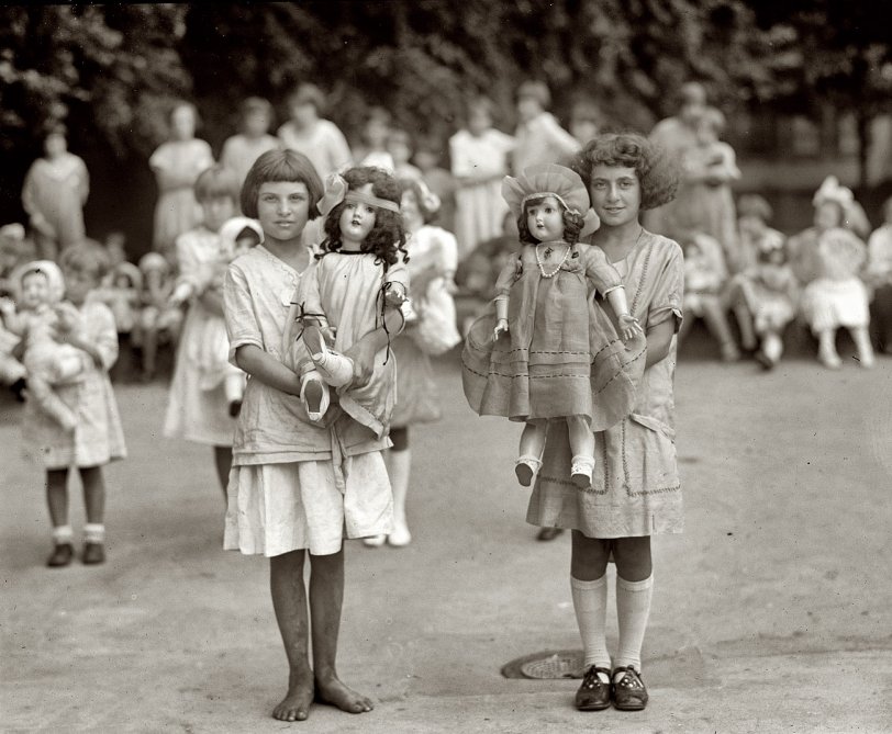 Girls and Dolls: 1923