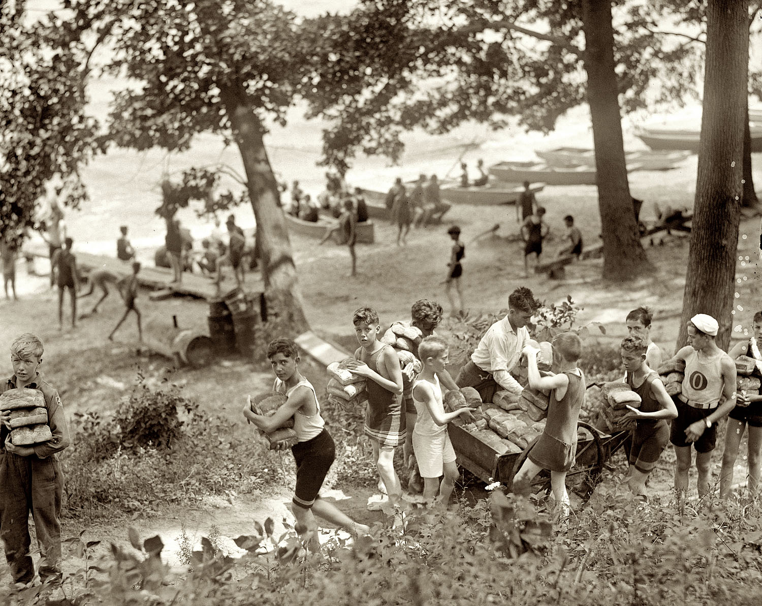 Summer 1923. Vicinity of Washington, D.C. "Boys carrying loaves of bread from wagons near beach." View full size. National Photo Company Collection.