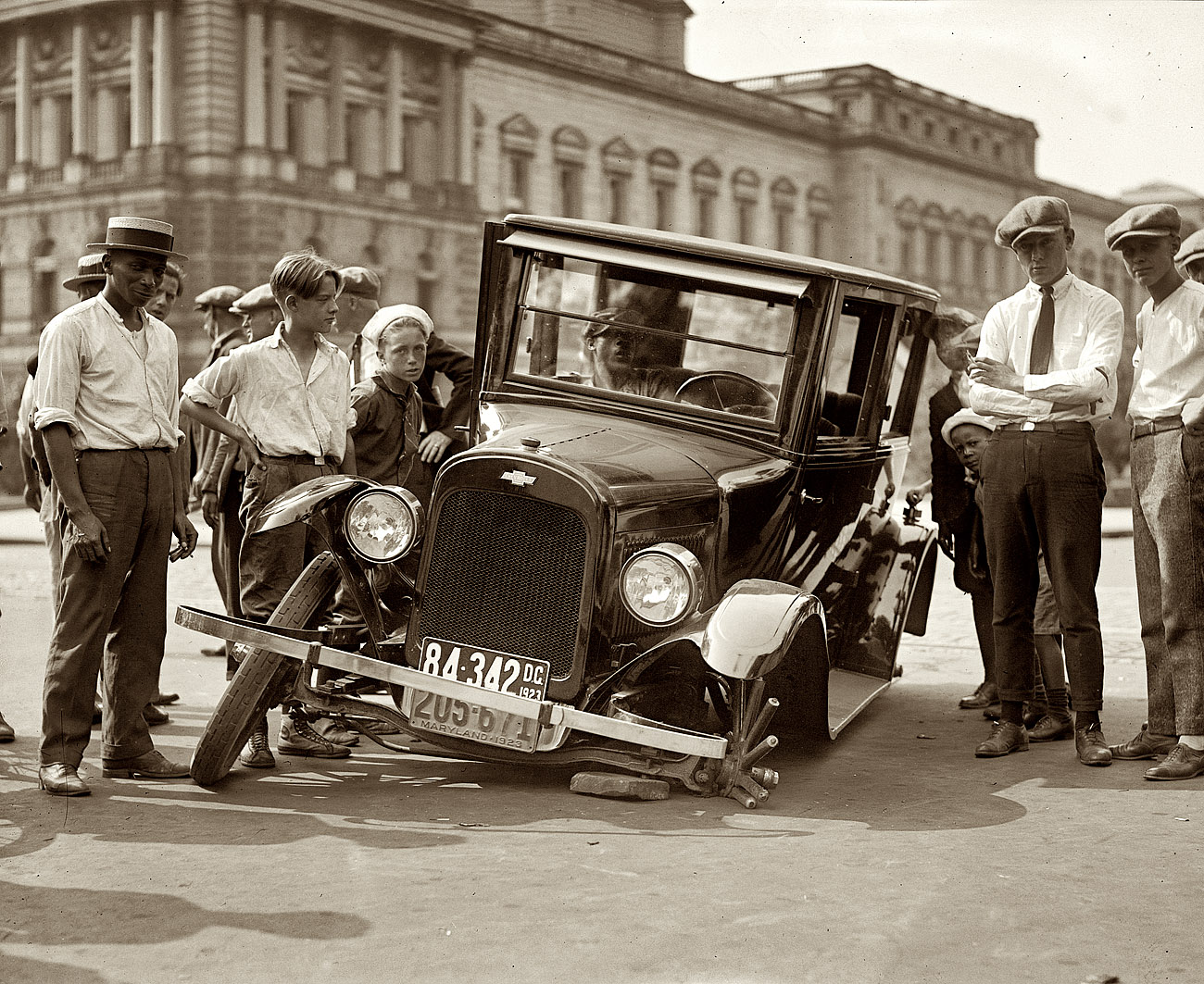"Auto Wreck, 1923." Another Washington, D.C., vehicular mishap, this time at the Library of Congress. View full size. National Photo Company Collection.