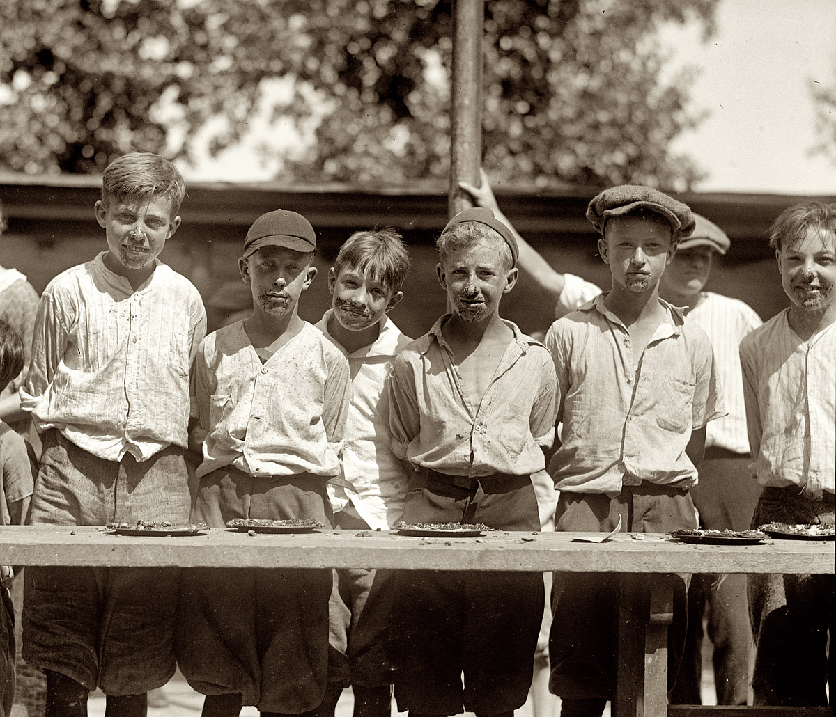 August 2, 1923. Washington, D.C. "Pie eating contest, Jefferson School." National Photo Company Collection glass negative. View full size.