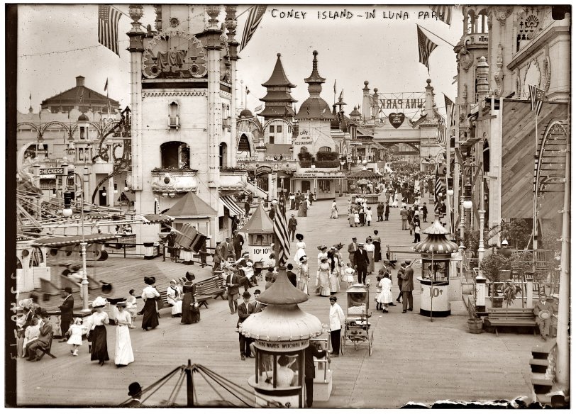 May 19, 1913. Promenaders at Luna Park, "The Heart of Coney Island." 5x7 glass negative, George Grantham Bain Collection. View full size.
