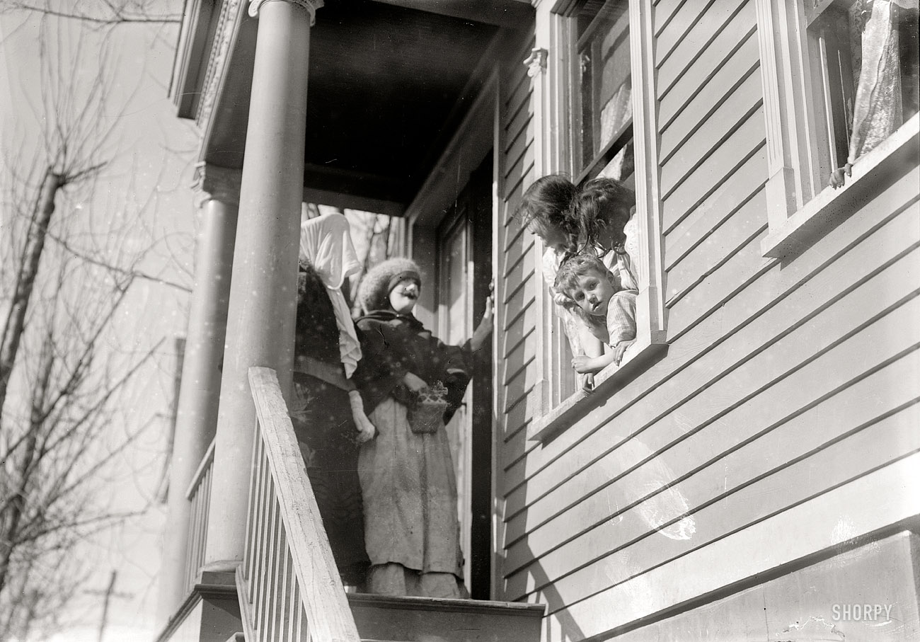 November 1911. "Thanksgiving maskers." A door-to-door ritual for kids in costume back when Thanksgiving was a kind of proto-Halloween. 5x7 glass negative, George Grantham Bain Collection. View full size.