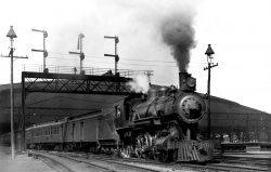 At the time of the St. Louis World's Fair in 1904, on of the Frisco Railroad's flagship trains departs Union Station for the southwest. Cue Scott Joplin. View full size