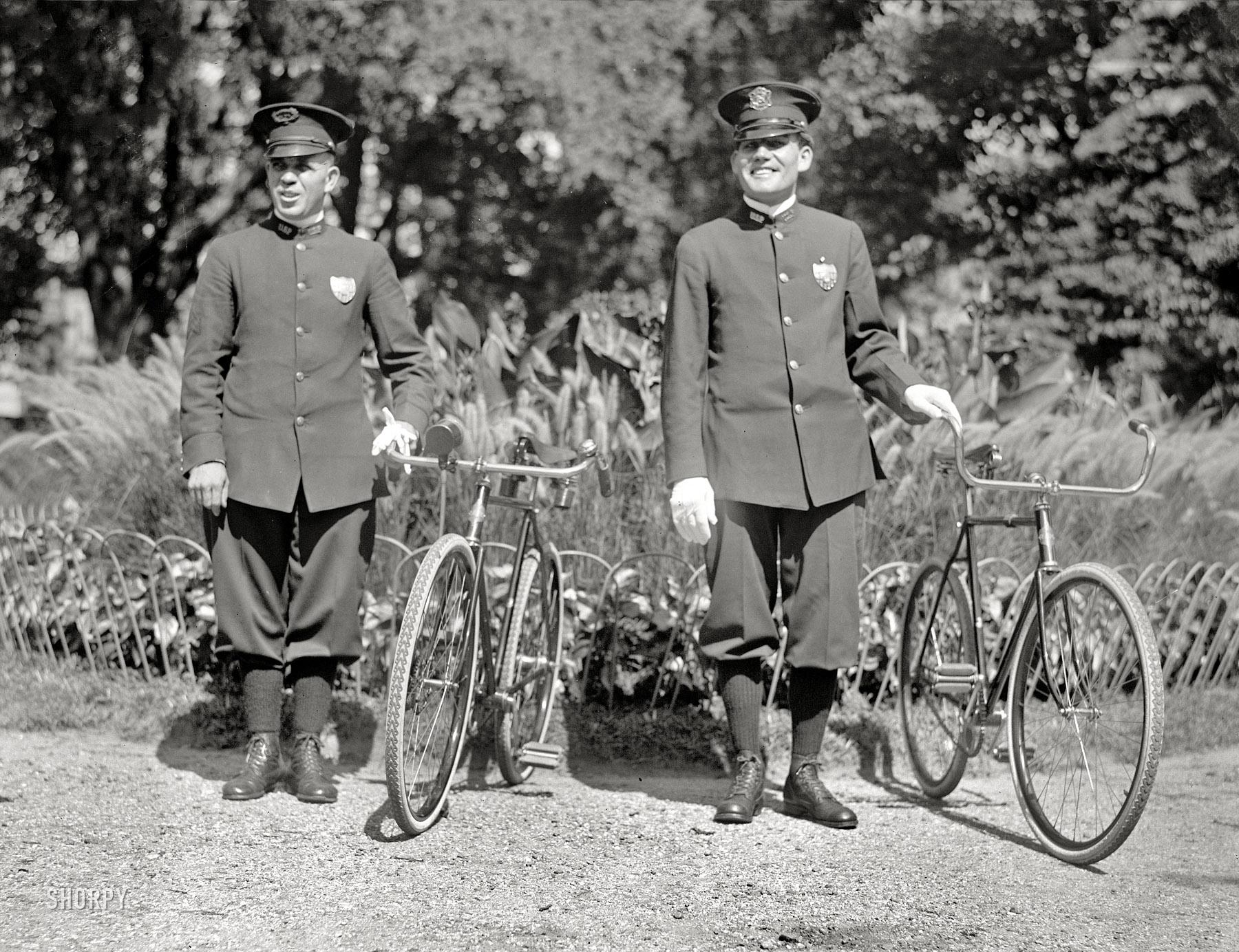 Washington, D.C., 1918. "District of Columbia parks -- park policemen." Harris & Ewing Collection glass negative. View full size.
