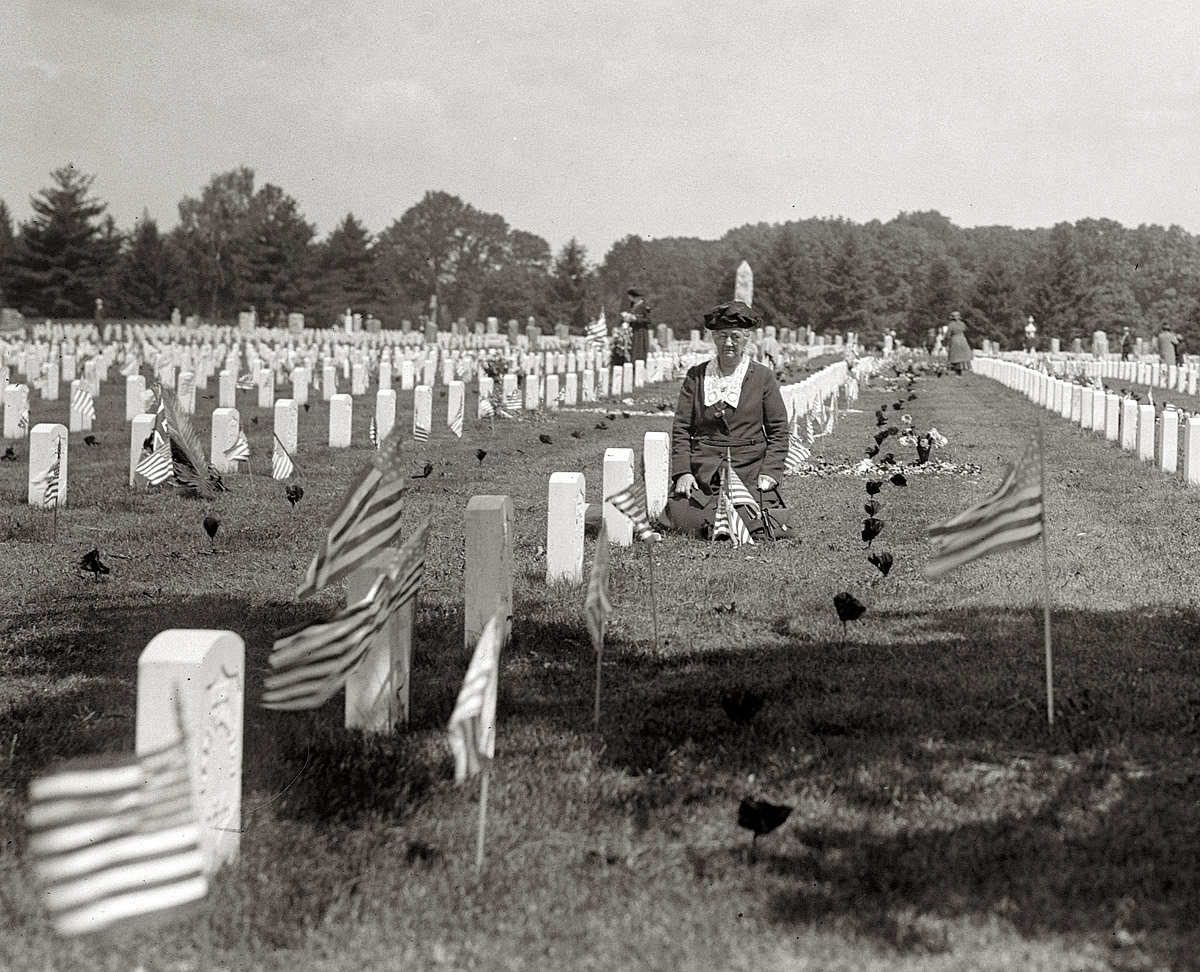 May 30, 1924. "Memorial Day, Arlington National Cemetery." View full size. National Photo Company Collection glass negative, Library of Congress.