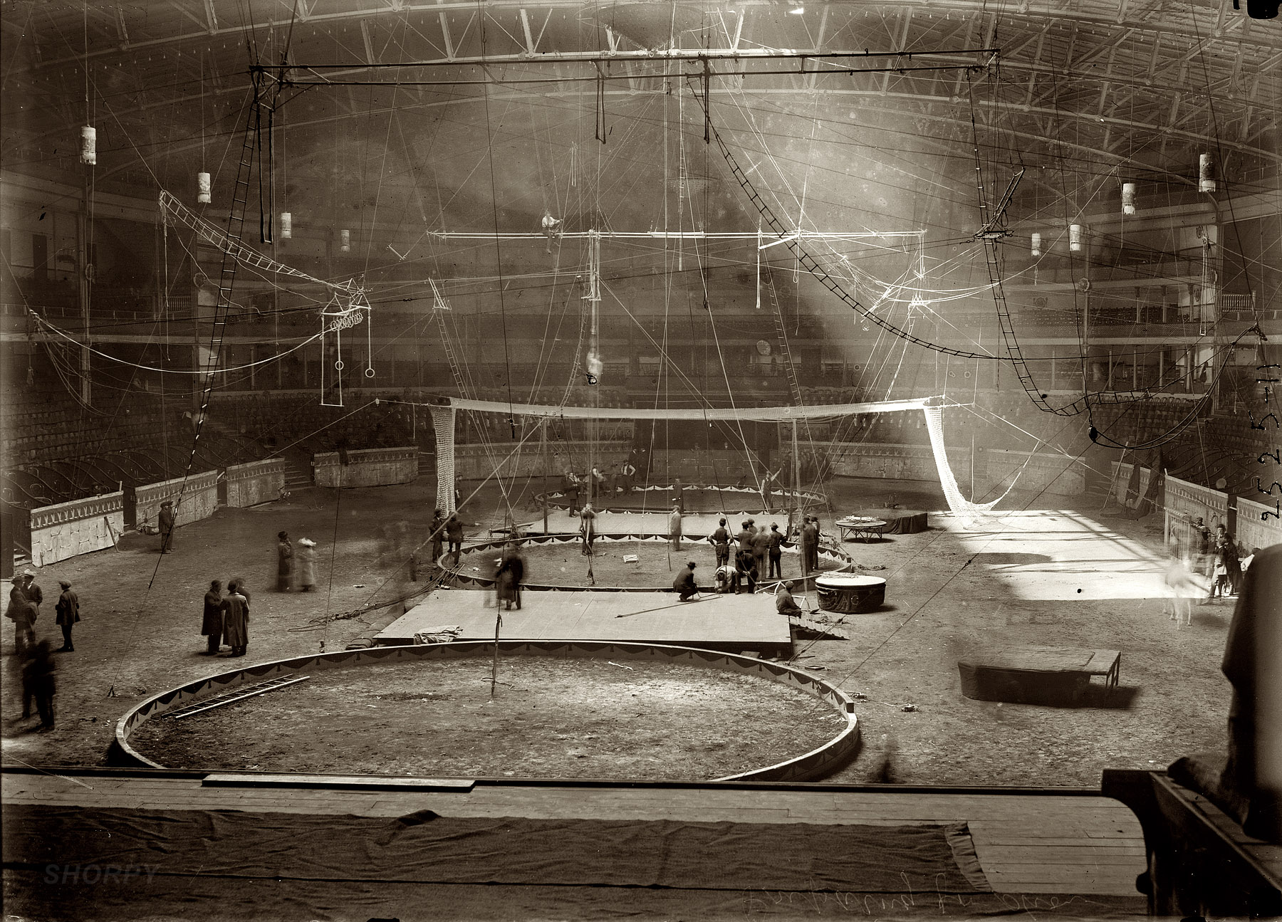 New York. March 21, 1913. Preparing for Circus Week at Madison Square Garden. 5x7 glass negative, George Grantham Bain Collection. View full size.