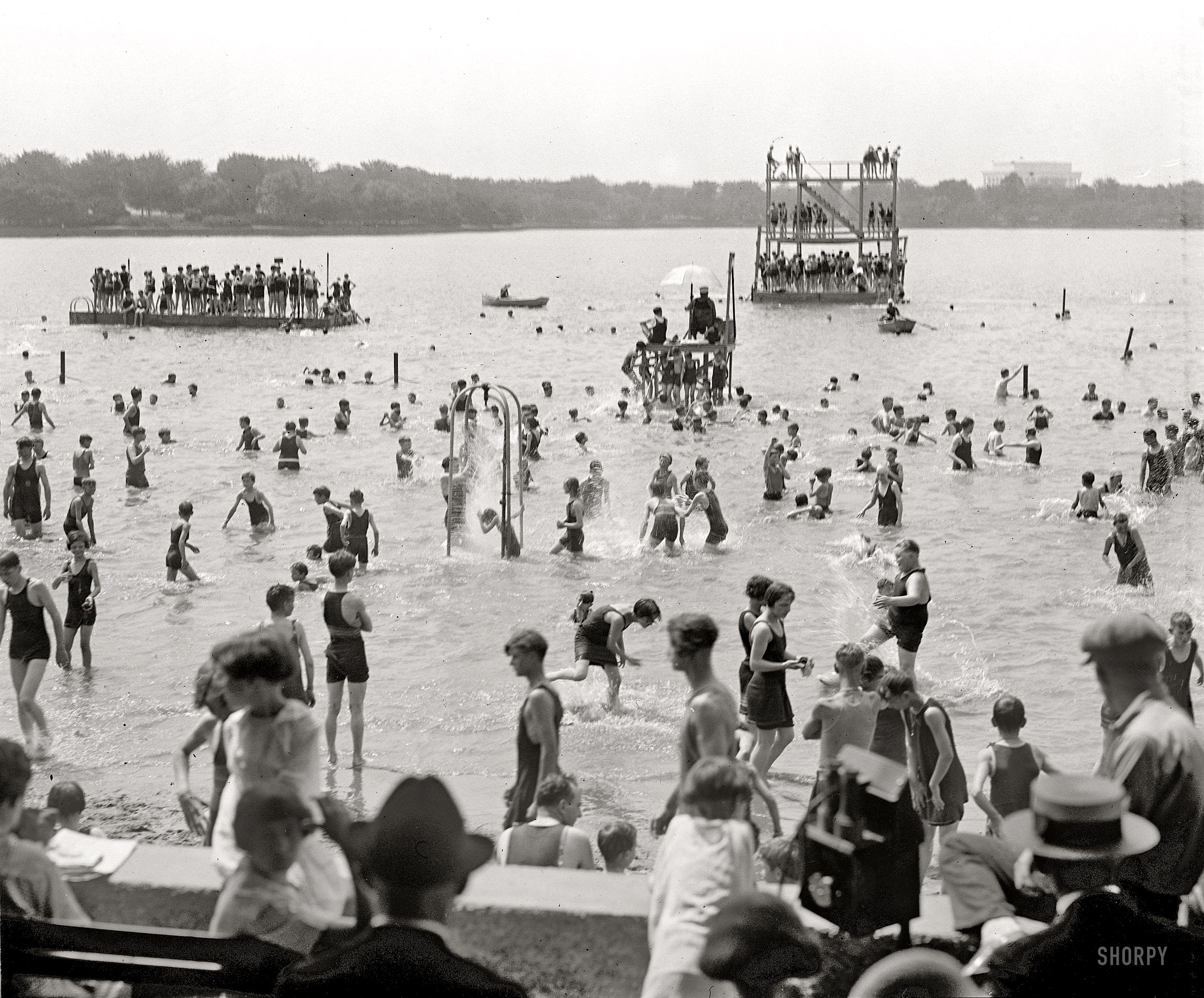 "Potomac bathing beach, June 19, 1924." National Photo Co. View full size.